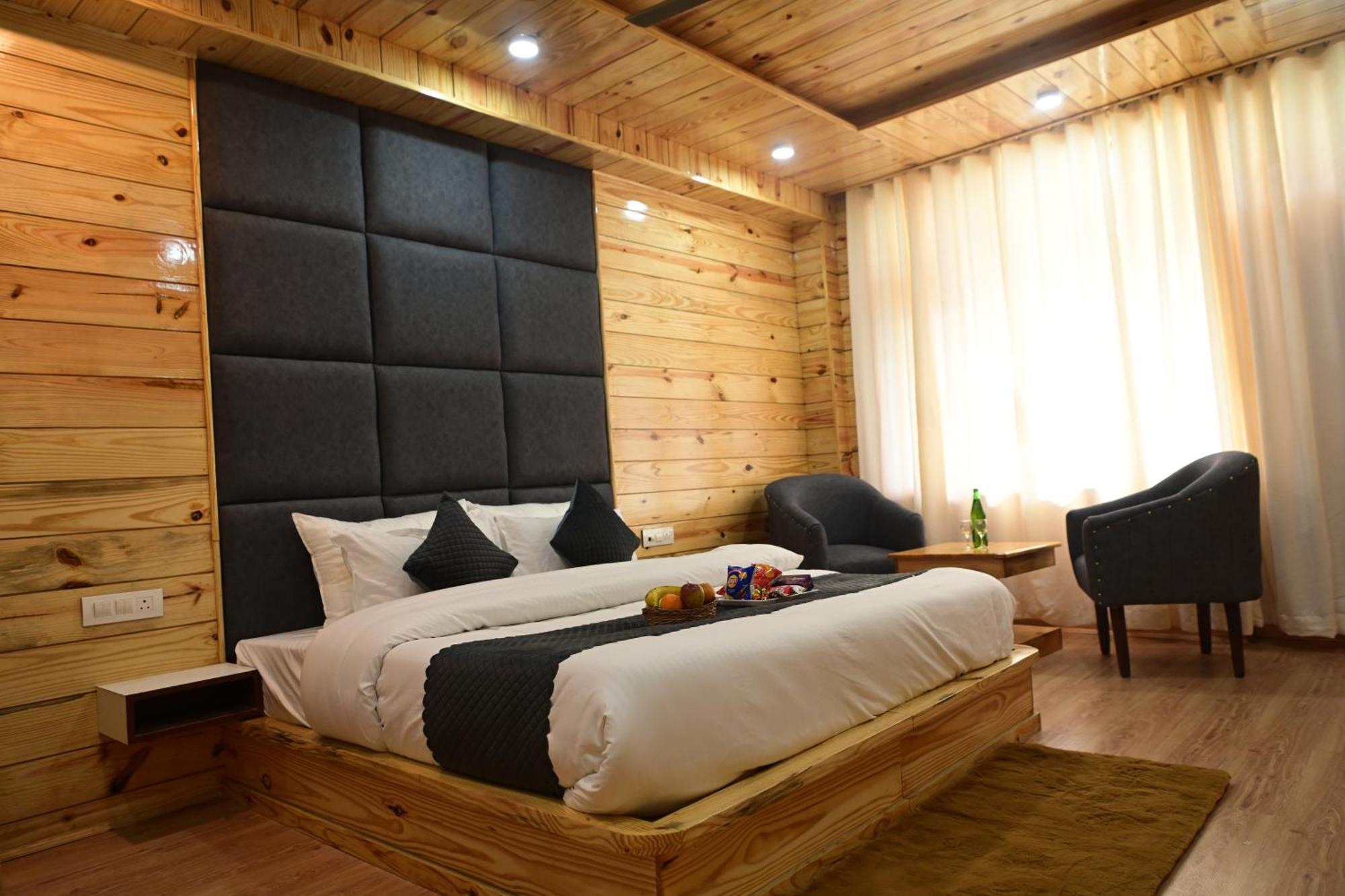 !!! The Nirvana Hills By Manu !!! A Luxury With Mountain View!!!couple Friendly!!! Balcony Rooms!!!open Terrace With 360 View!!! 4* Manali (Himachal Pradesh)
