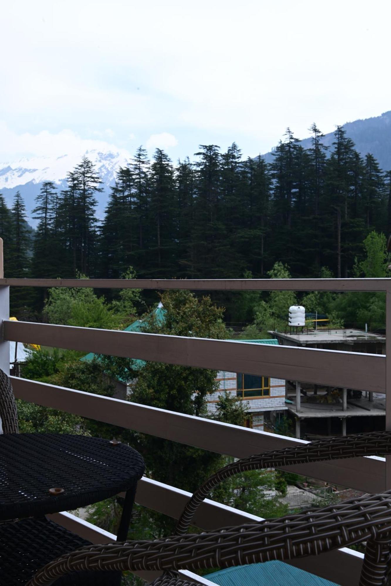!!! The Nirvana Hills By Manu !!! A Luxury With Mountain View!!!couple Friendly!!! Balcony Rooms!!!open Terrace With 360 View!!! Manali (Himachal Pradesh)