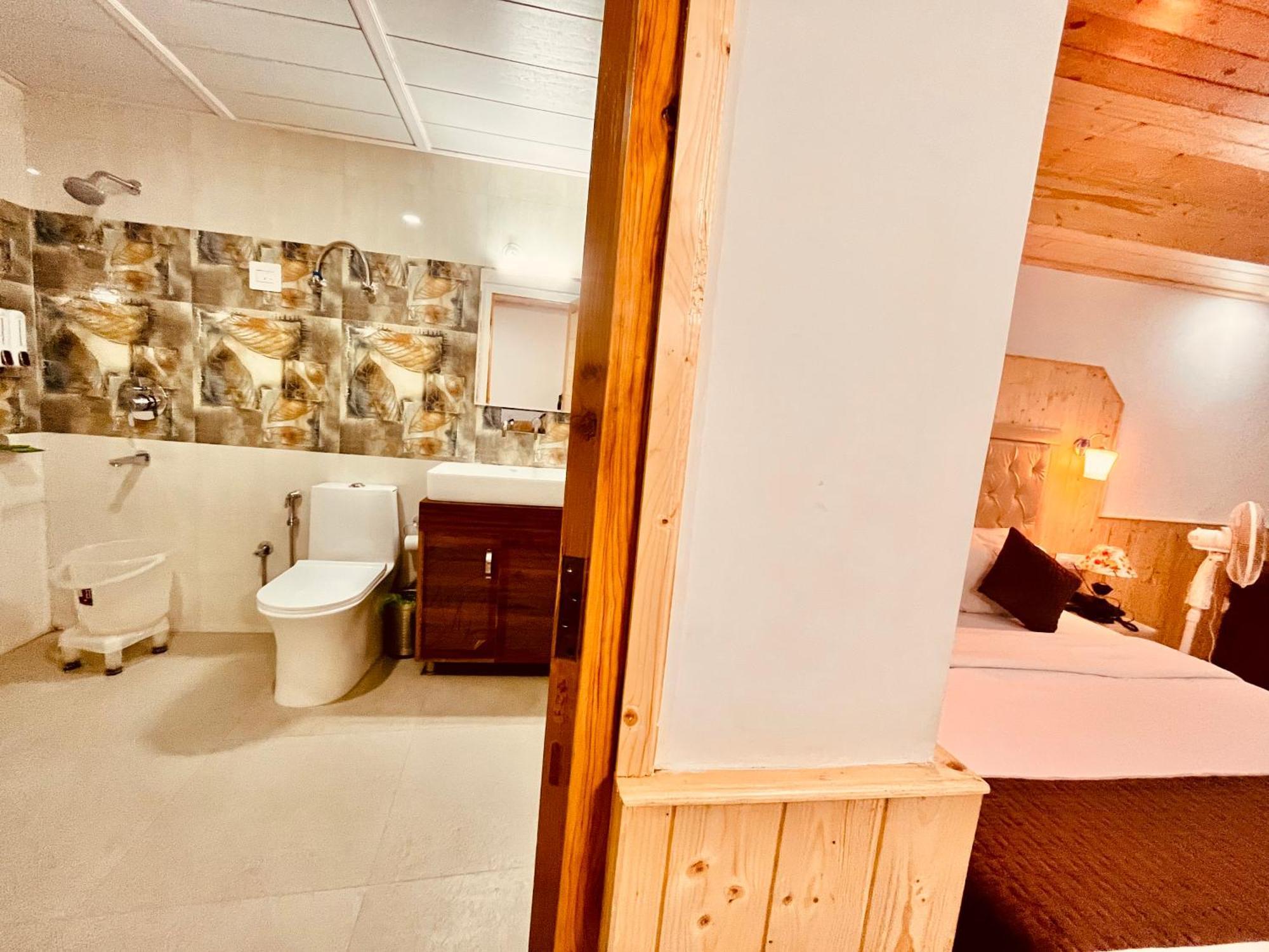 Himalayan Fort Resort, - ! Riverside Property !! Big Lawn With Bonfire !! Best Selling !! Scenic River & Mountais View !! Big Parking !! Luxury Balcony !! Playing Zone !! Property Of The Year ! M 98160-43600 Manali (Himachal Pradesh)