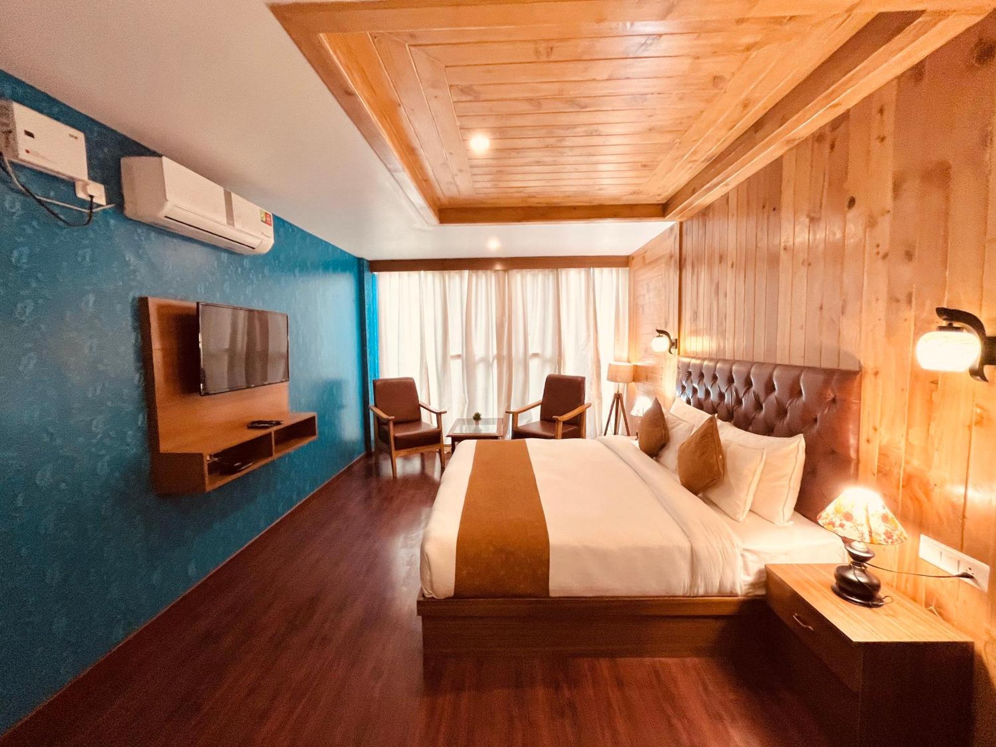 Hotel Vista Resort, - ! Near Mall Road !! Hot & Cold Ac !! Selling !! Big Parking !! Luxury Collection !! Open Terrace !! Lift !! Playing Zone !! Of The Year ! Manali (Himachal Pradesh)