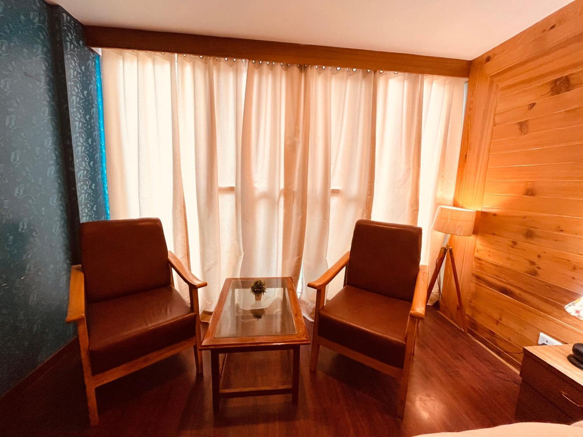 Vista Resort, - ! Near Mall Road !! Hot & Cold Ac !! Selling !! Big Parking !! Luxury Collection !! Open Terrace !! Lift !! Playing Zone !! Of The Year !