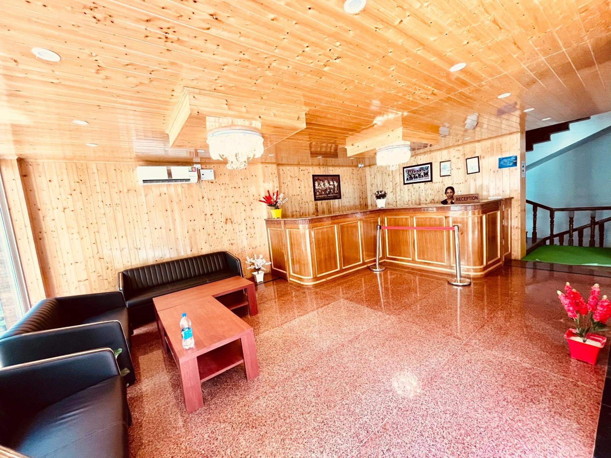 Vista Resort, - ! Near Mall Road !! Hot & Cold Ac !! Selling !! Big Parking !! Luxury Collection !! Open Terrace !! Lift !! Playing Zone !! Of The Year ! Manali (Himachal Pradesh)