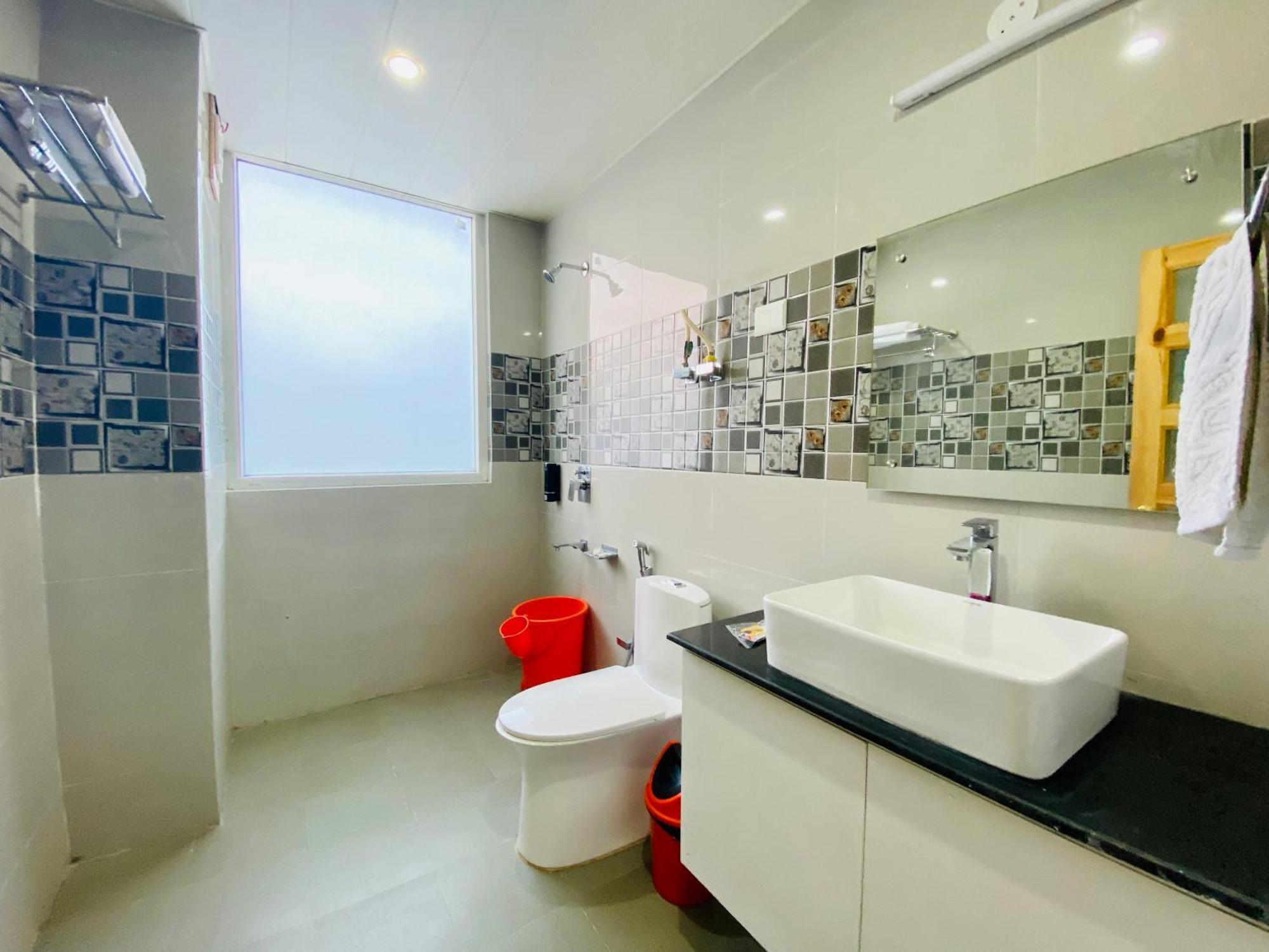Hotel Vista Resort, - ! Near Mall Road !! Hot & Cold Ac !! Selling !! Big Parking !! Luxury Collection !! Open Terrace !! Lift !! Playing Zone !! Of The Year ! 4*