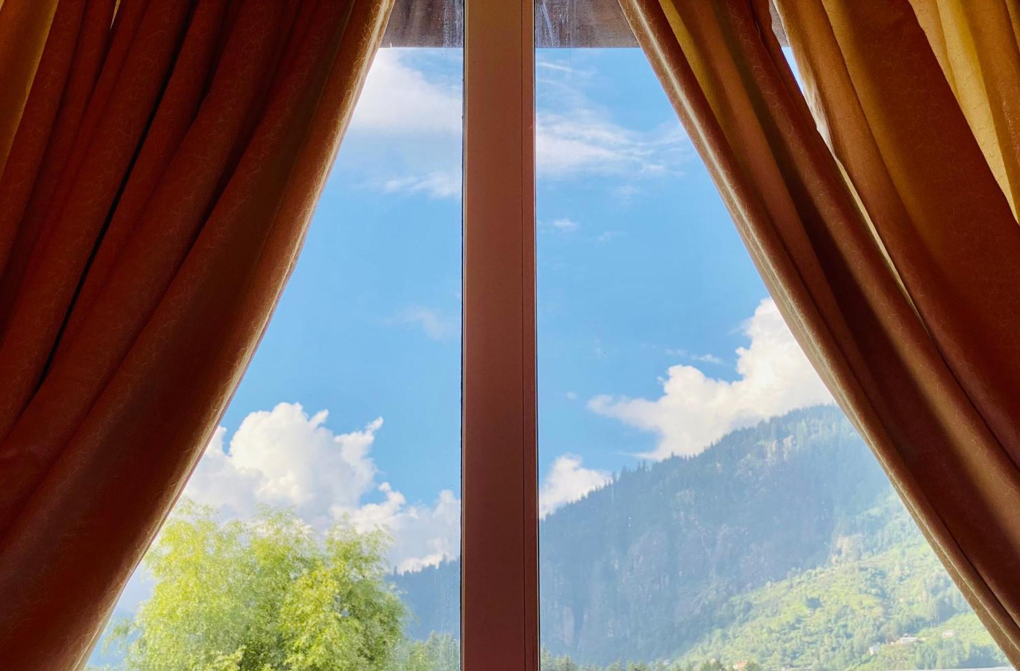 Vista Resort, - ! Near Mall Road !! Hot & Cold Ac !! Selling !! Big Parking !! Luxury Collection !! Open Terrace !! Lift !! Playing Zone !! Of The Year ! Manali (Himachal Pradesh)