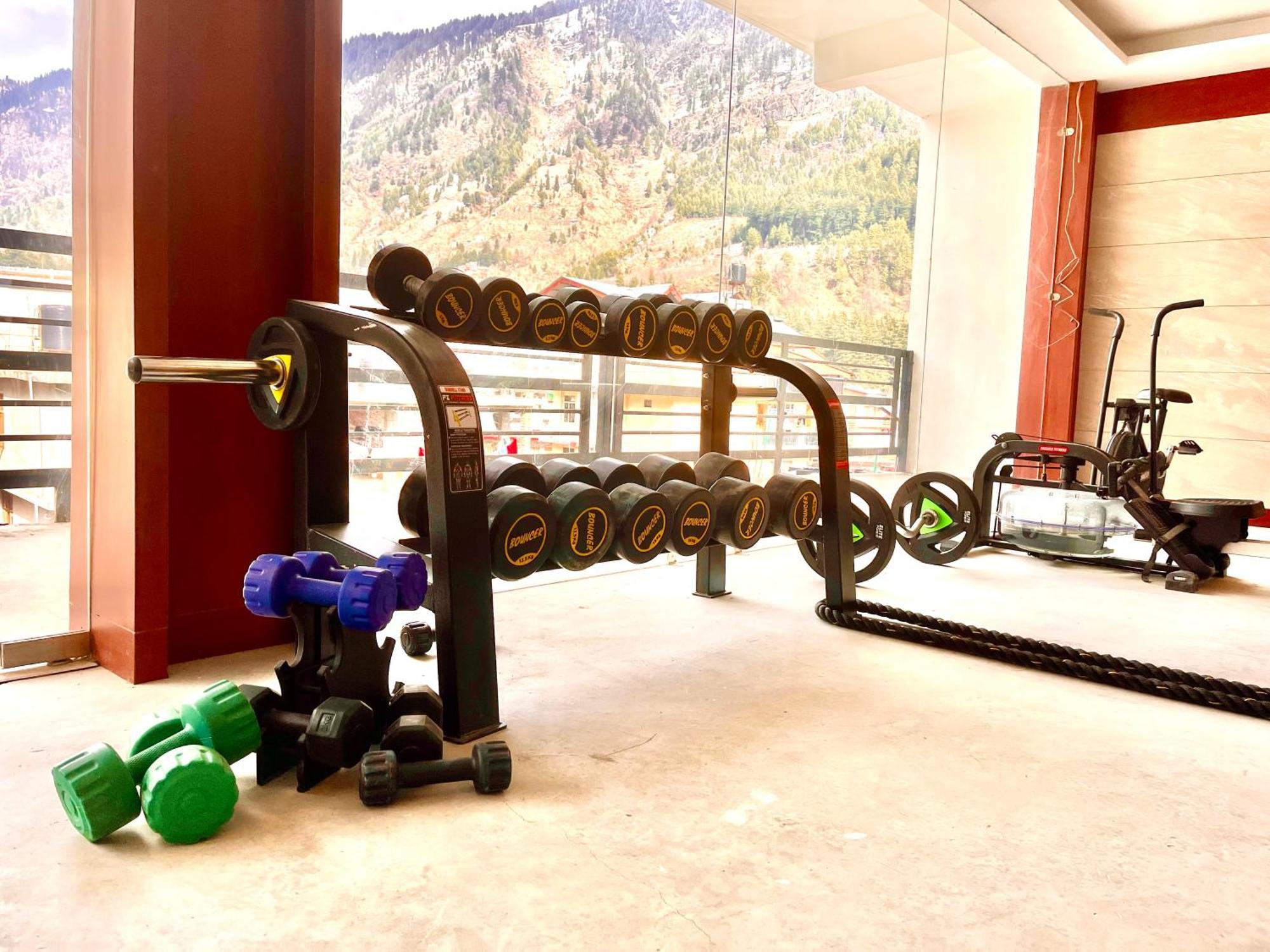 Vista Resort, - ! Near Mall Road !! Hot & Cold Ac !! Selling !! Big Parking !! Luxury Collection !! Open Terrace !! Lift !! Playing Zone !! Of The Year ! Manali (Himachal Pradesh)