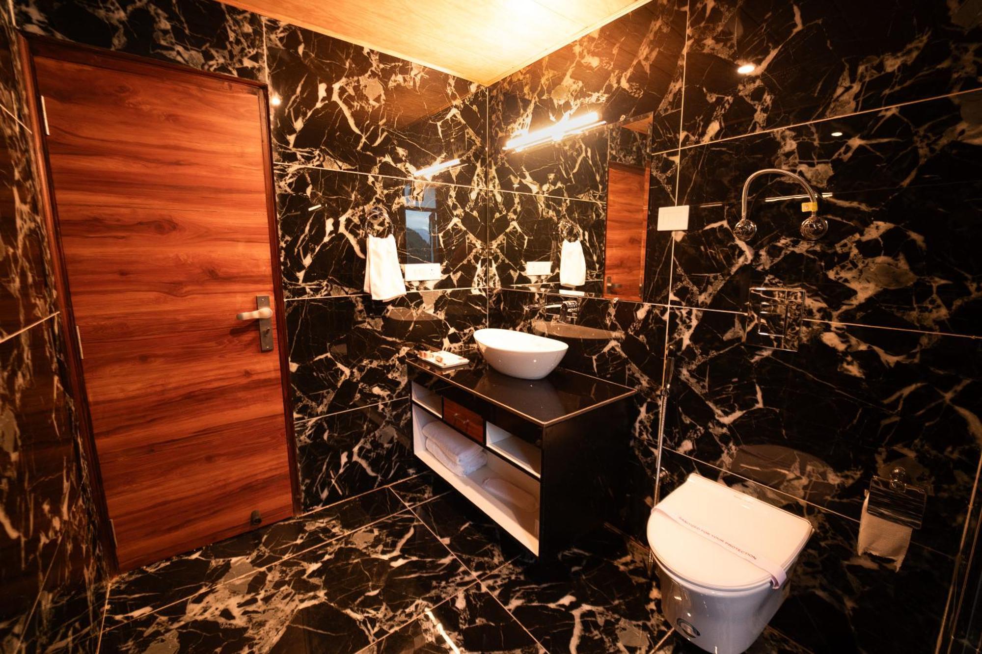 Nazaara - A Luxe Retreat