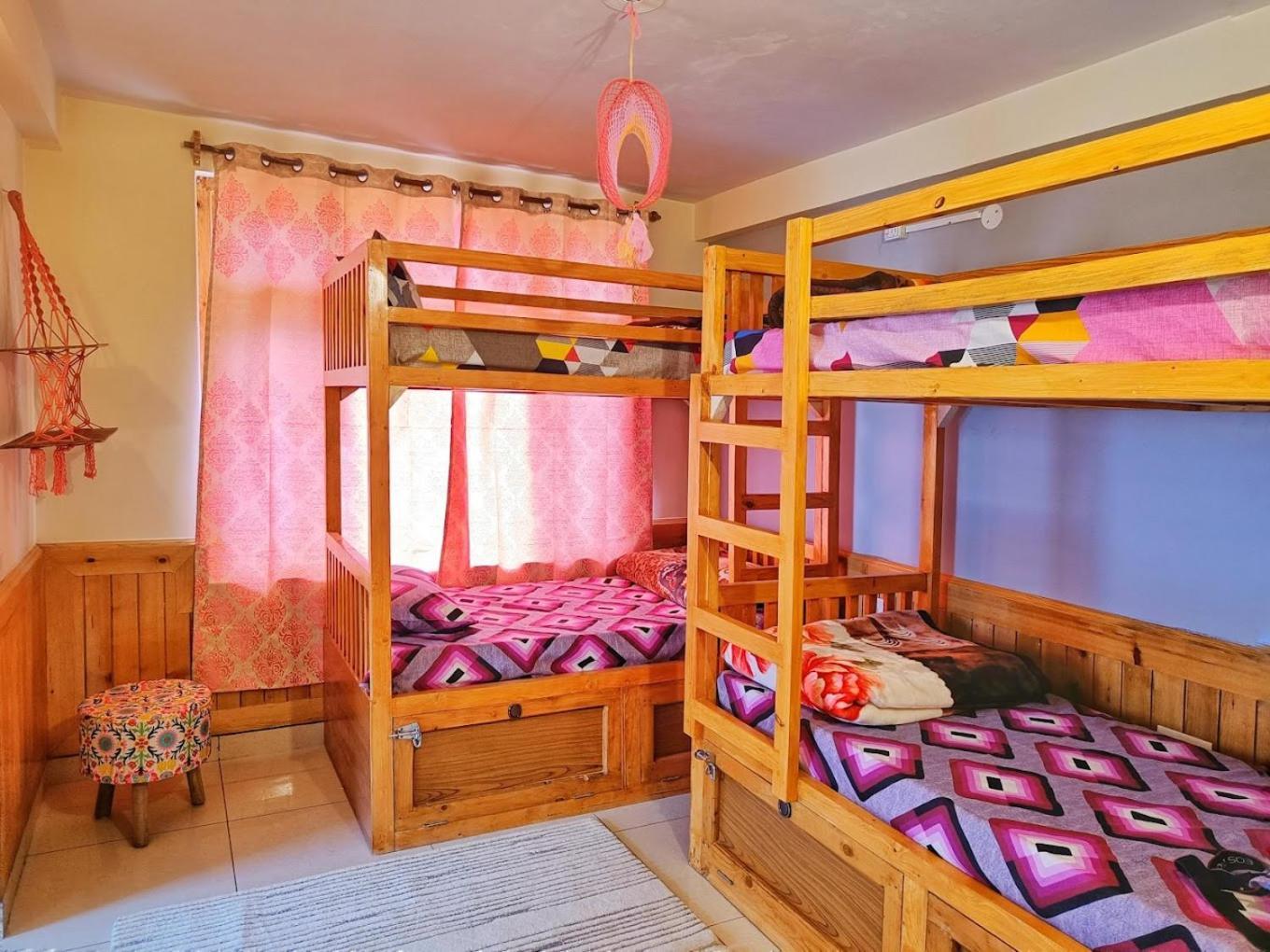 Homestay Leela *