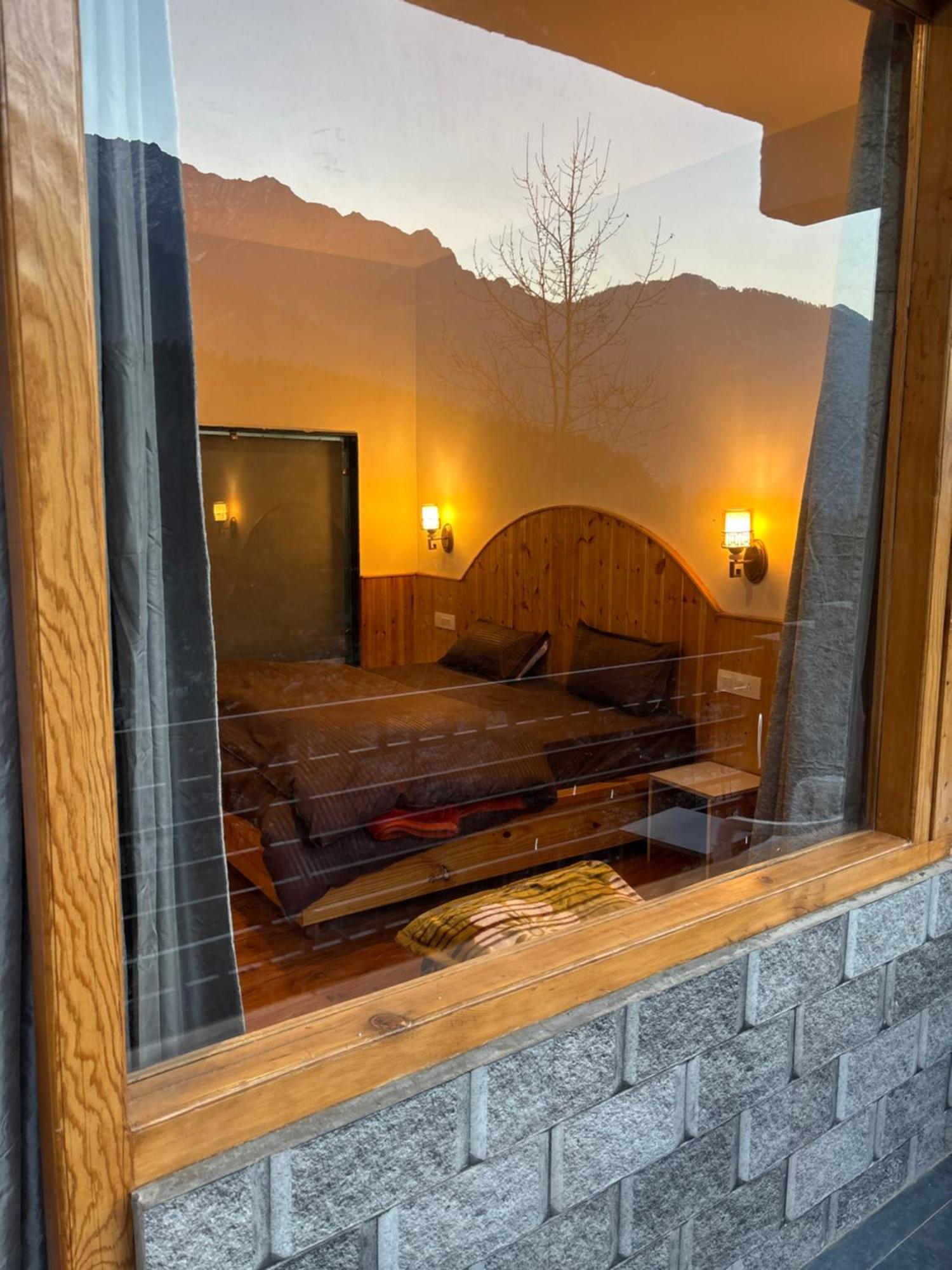 Omt & Cafe Guest house Manali (Himachal Pradesh)