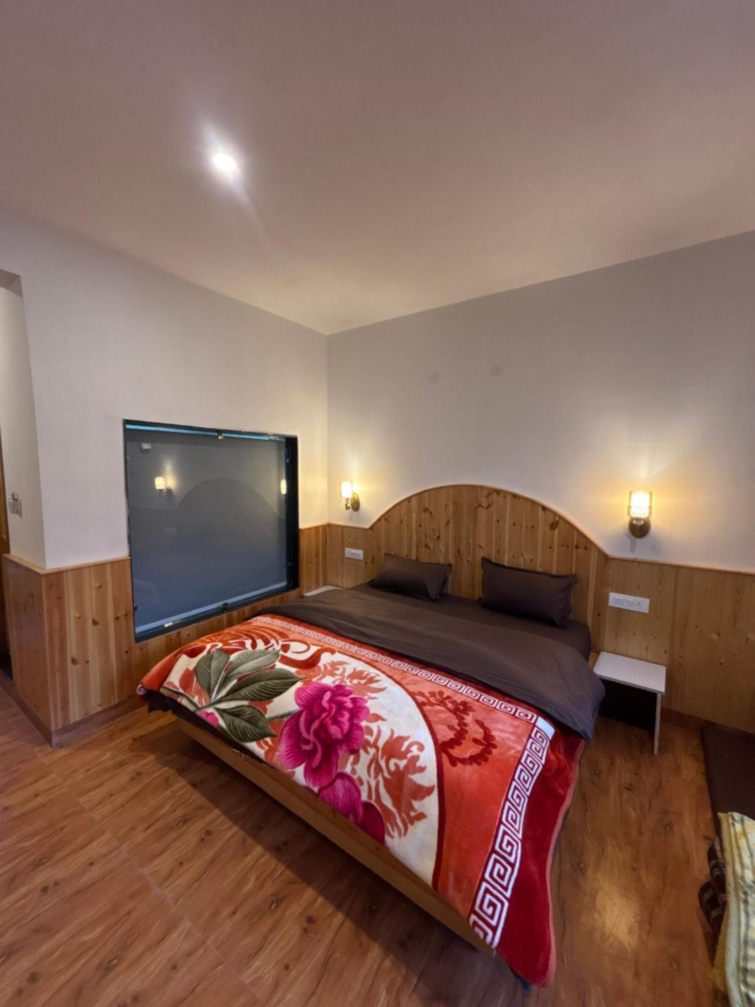 Omt & Cafe Manali (Himachal Pradesh)