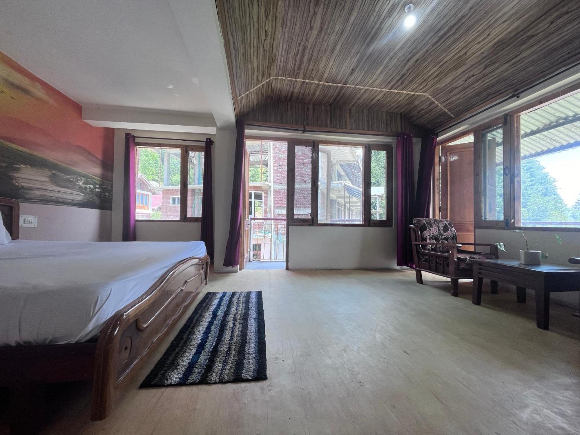 Hotel Gk Manali (Himachal Pradesh)
