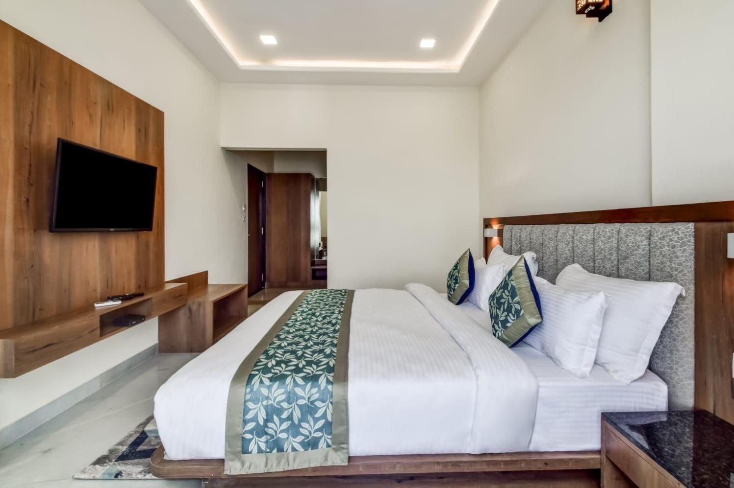 The Royal 4* Manali (Himachal Pradesh)