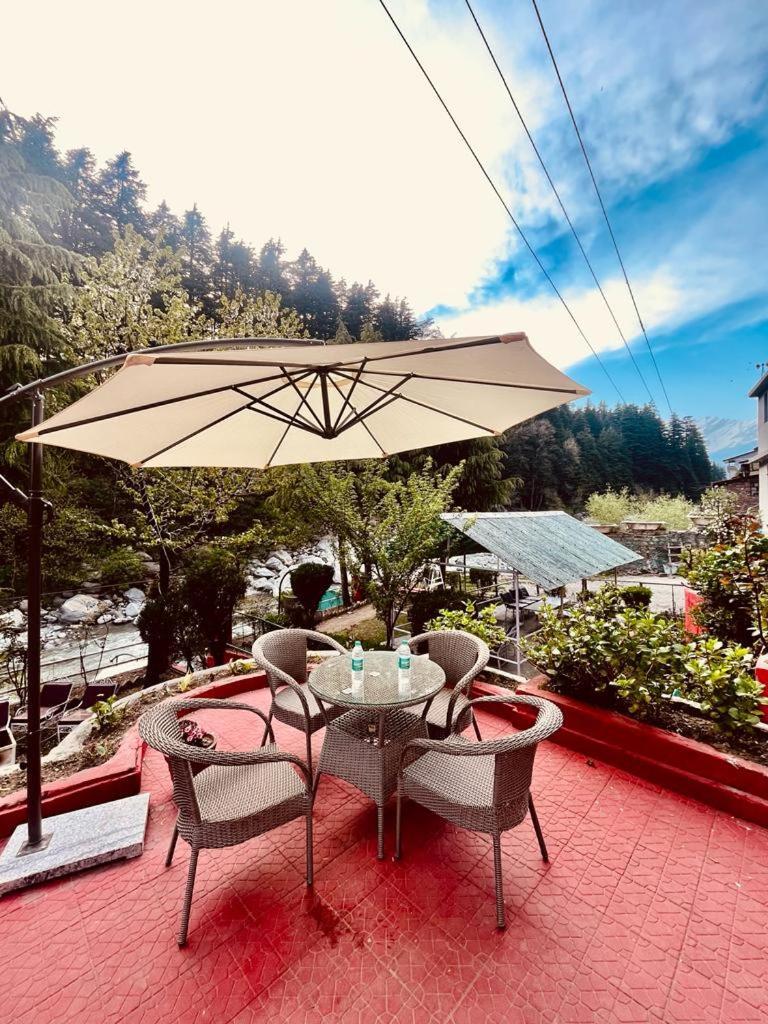 River Bank & Cafe, - #riverside #near Mall Road #parking #luxury #prime Location #guest Preferred M 62305-50300 Hotel