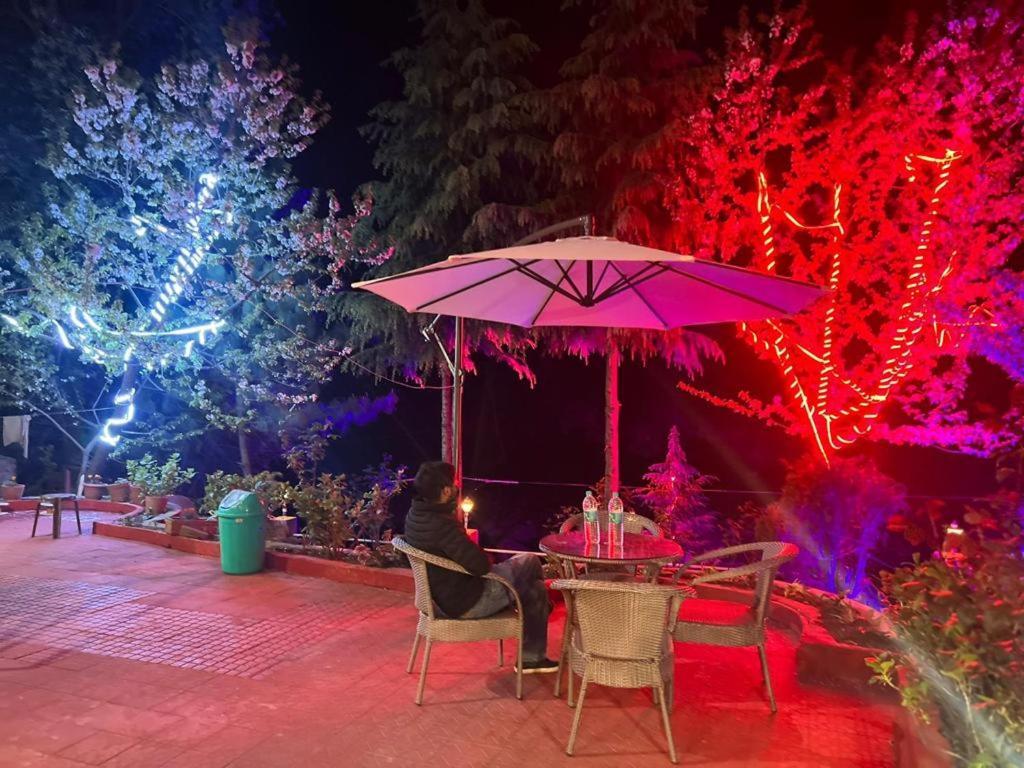 River Bank & Cafe, - #riverside #near Mall Road #parking #luxury #prime Location #guest Preferred M 62305-50300 Hotel 4*