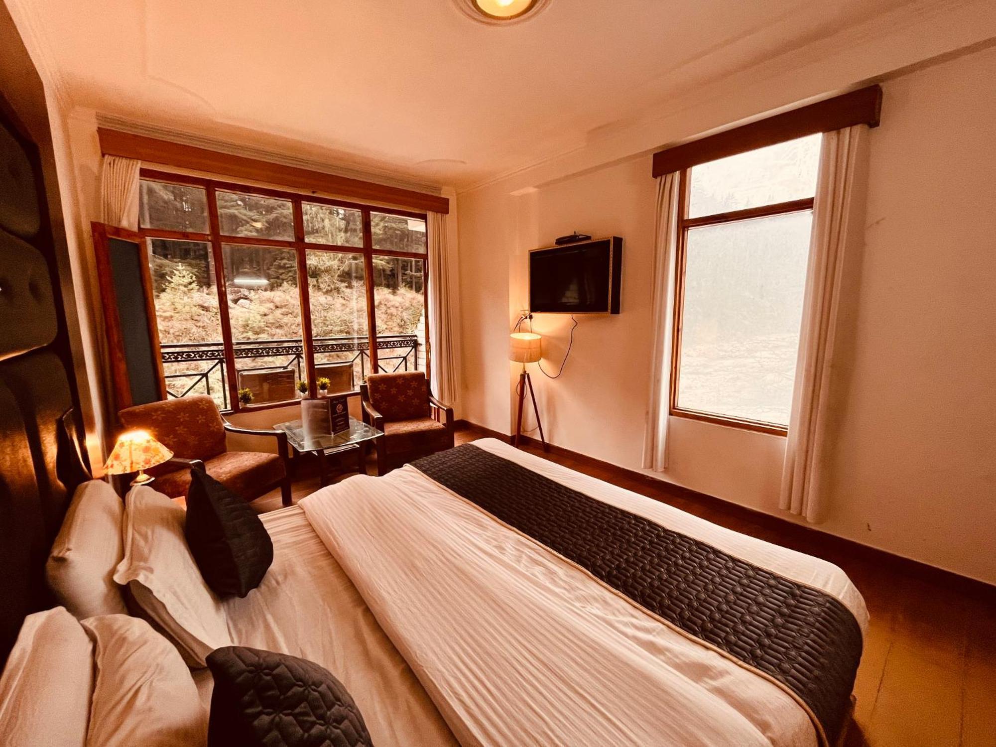 Hotel River Bank & Cafe, - #riverside #near Mall Road #parking #luxury #prime Location #guest Preferred M 62305-50300 Manali (Himachal Pradesh)