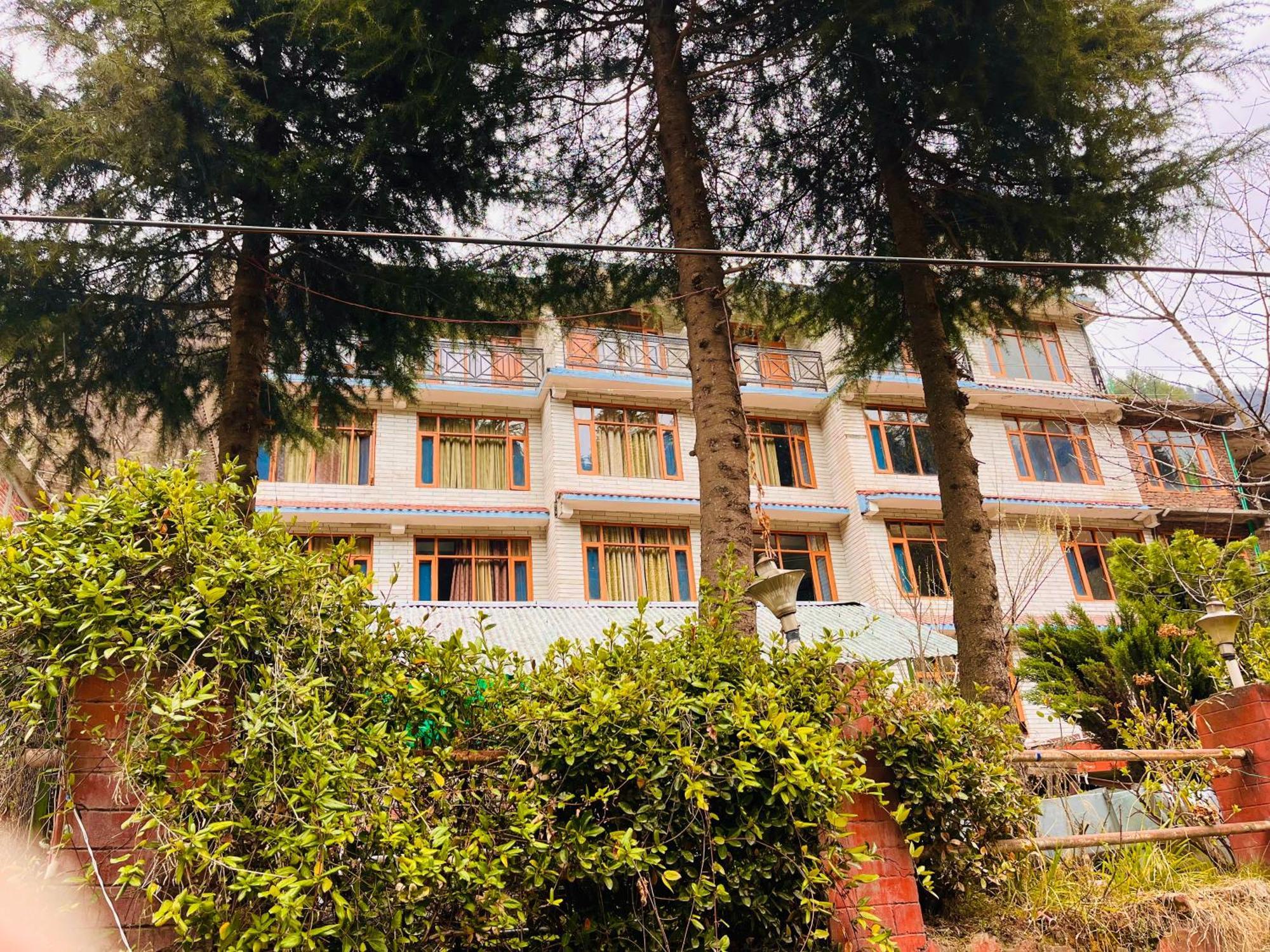 River Bank & Cafe, - #riverside #near Mall Road #parking #luxury #prime Location #guest Preferred M 62305-50300 Hotel