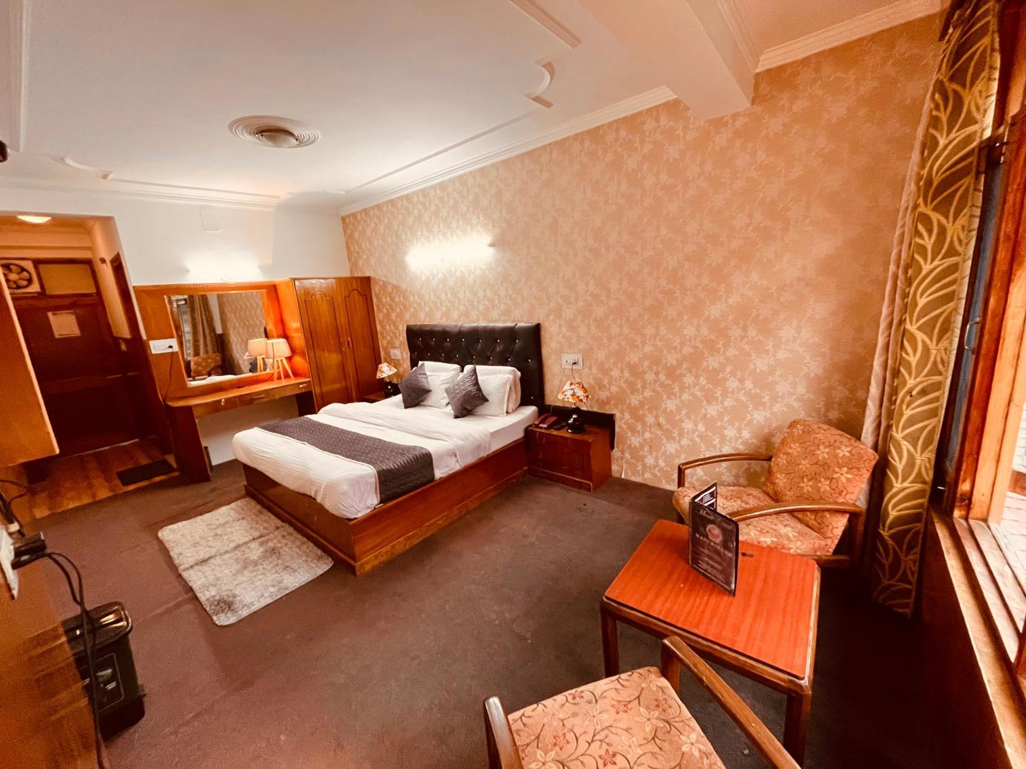 Hotel River Bank & Cafe, - #riverside #near Mall Road #parking #luxury #prime Location #guest Preferred M 62305-50300 4*