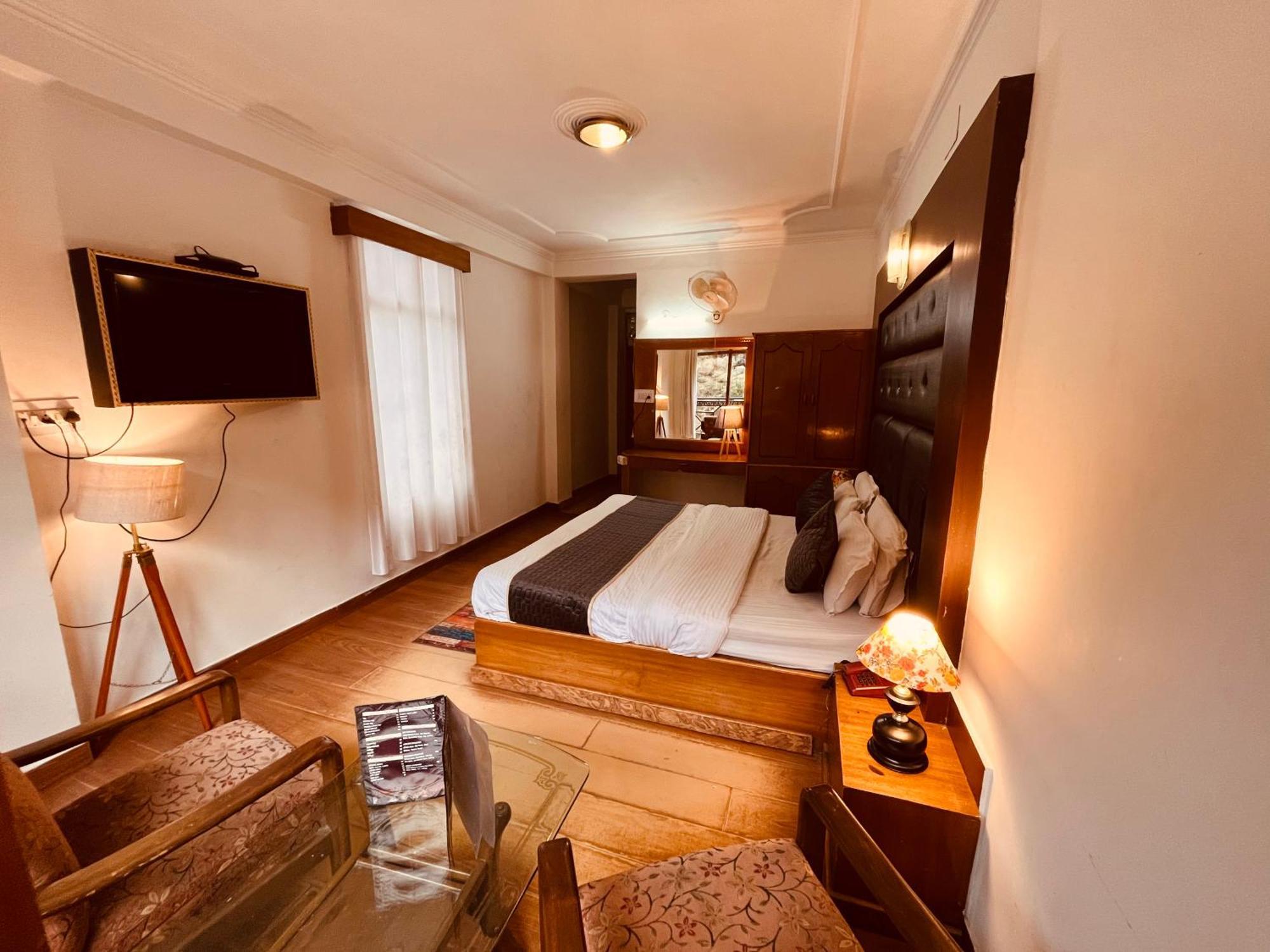 Hotel River Bank & Cafe, - #riverside #near Mall Road #parking #luxury #prime Location #guest Preferred M 62305-50300 Manali (Himachal Pradesh)