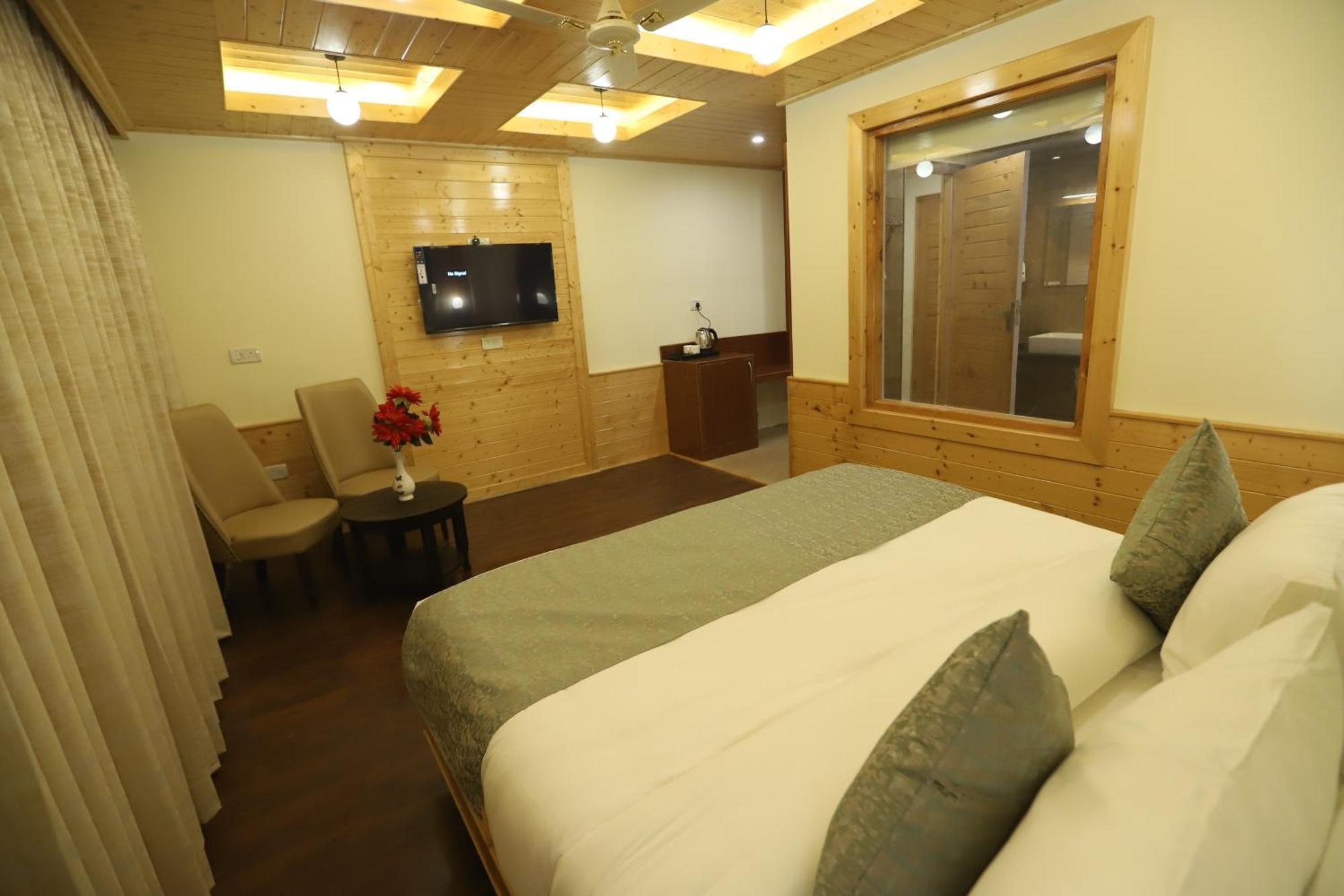 Calux Golden Woods Manali Hotel 3*