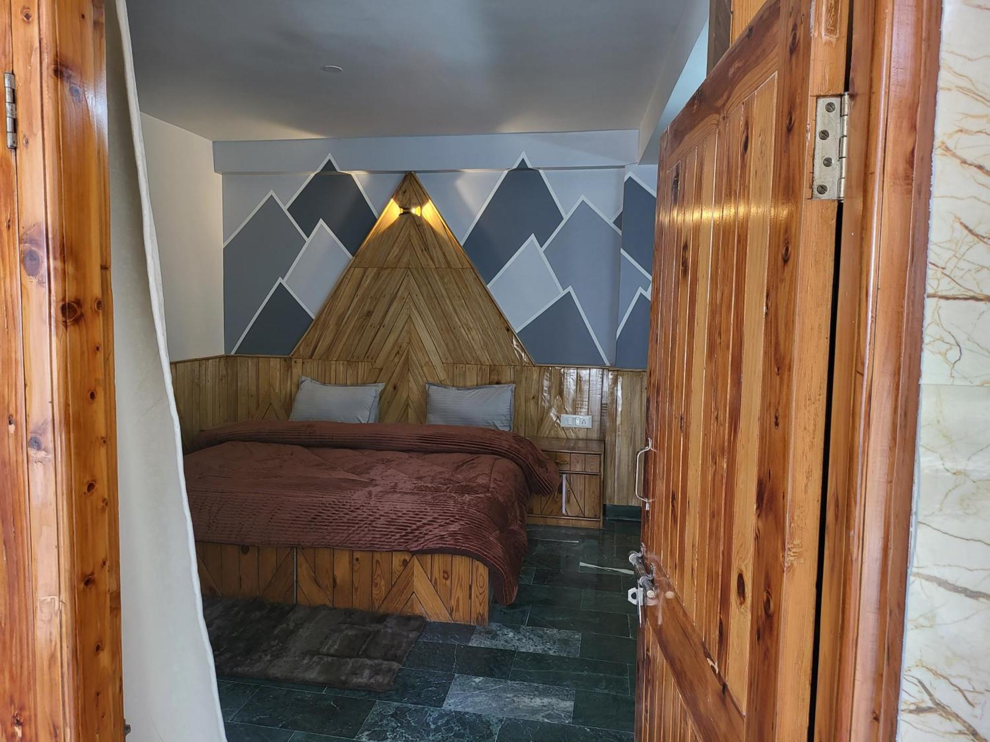 Luvya Retreats Hotel Manali (Himachal Pradesh)