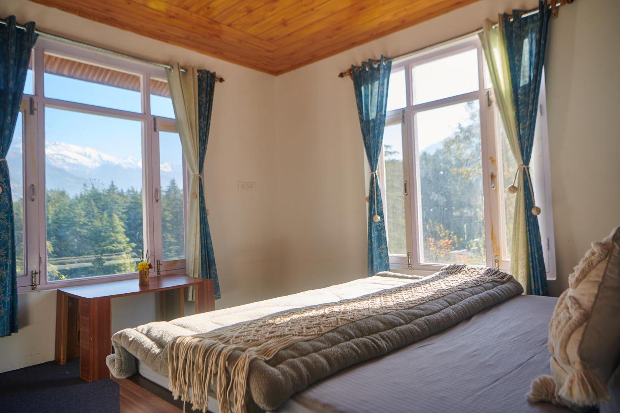 Hostelgia Hostel Manali (Himachal Pradesh)