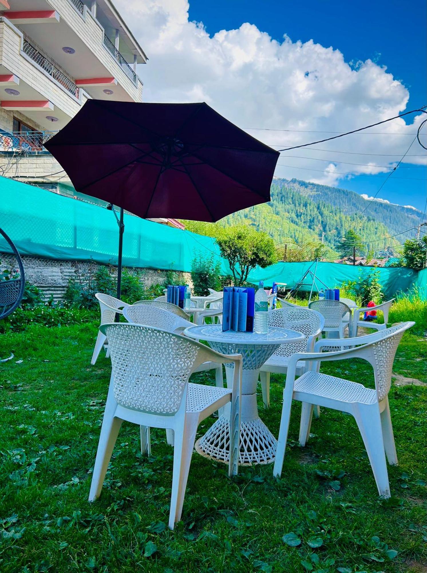 Great Hamta Hills - A Family On Main Highway Hotel Manali (Himachal Pradesh)
