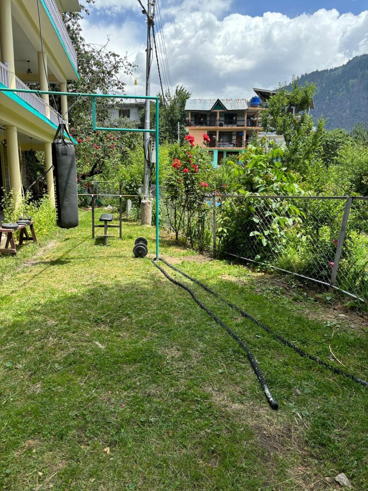 Beholden And Cafe - Old Hotel Manali (Himachal Pradesh)