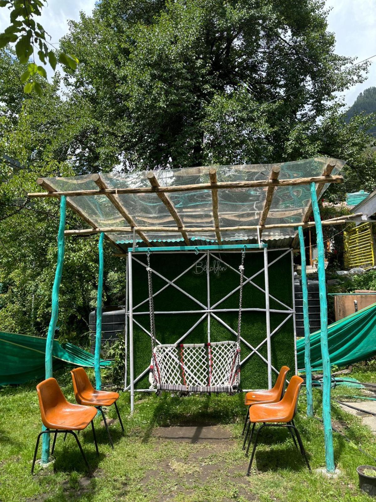 Beholden And Cafe - Old Hotel Manali (Himachal Pradesh)