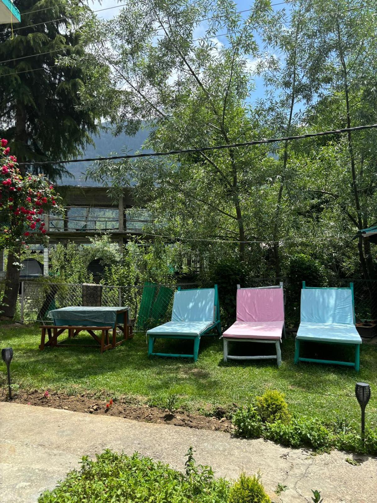 Beholden And Cafe - Old Manali (Himachal Pradesh)