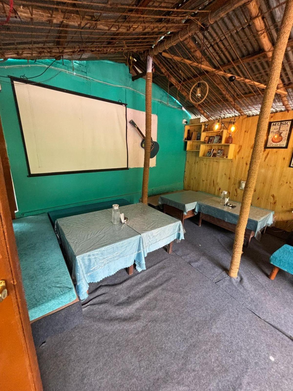 Hotel Beholden And Cafe - Old Manali (Himachal Pradesh)