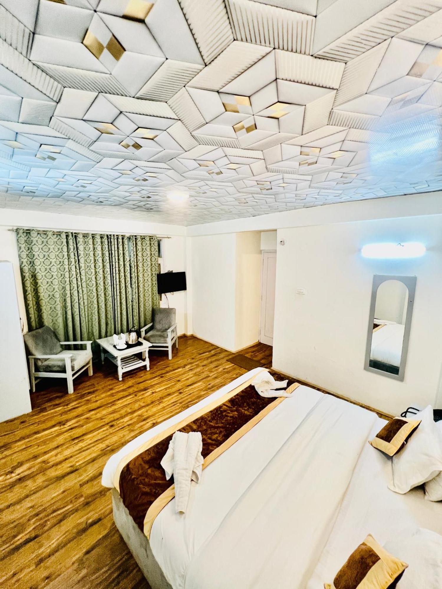 X By -#mountain View #river View #near Volvo Bus Stand # Link Way 3*