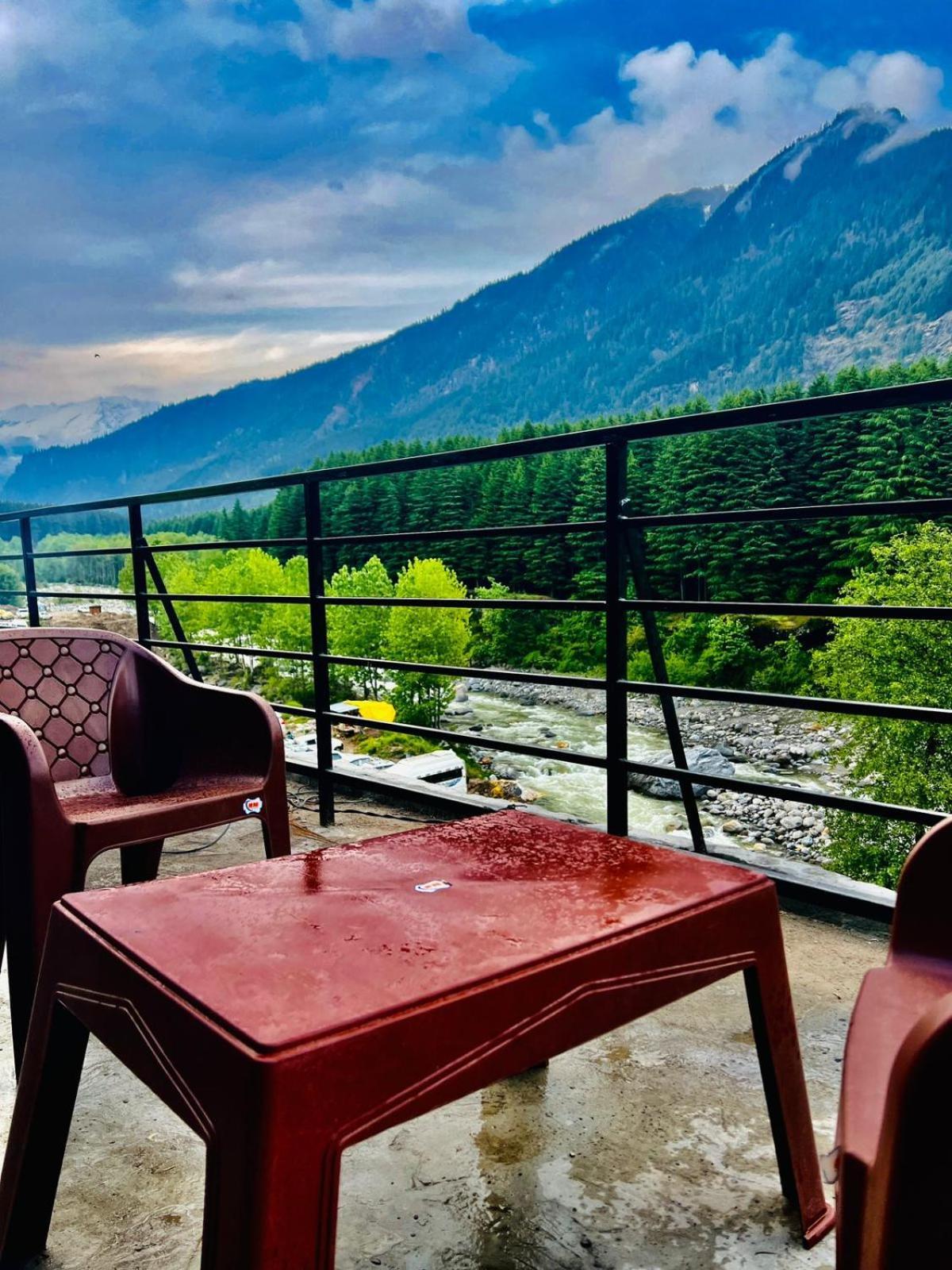 X By -#mountain View #river View #near Volvo Bus Stand # Link Way Hotel Manali (Himachal Pradesh)