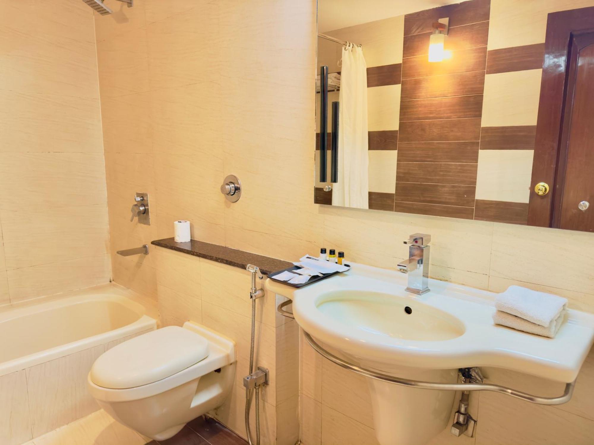 Hotel The Grand - A River And Mountain View Resort, #private Parking #gym Manali (Himachal Pradesh)