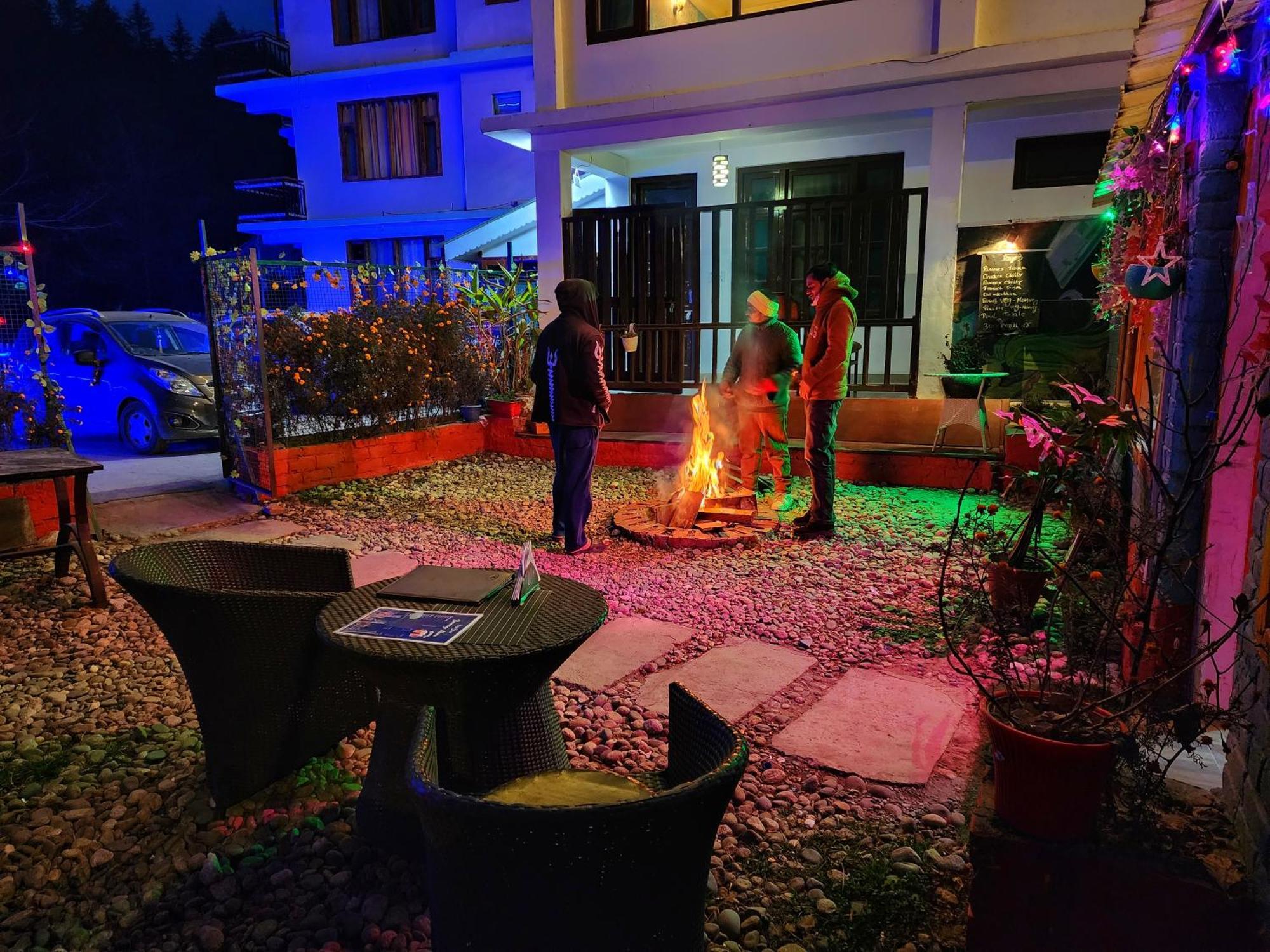 Page 3 - A Riverside And Bar 3* Manali (Himachal Pradesh)