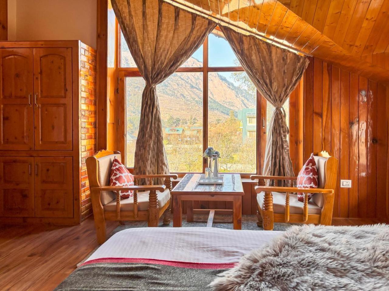 Manzar A Scenic Retreat 6br In 3* Manali (Himachal Pradesh)