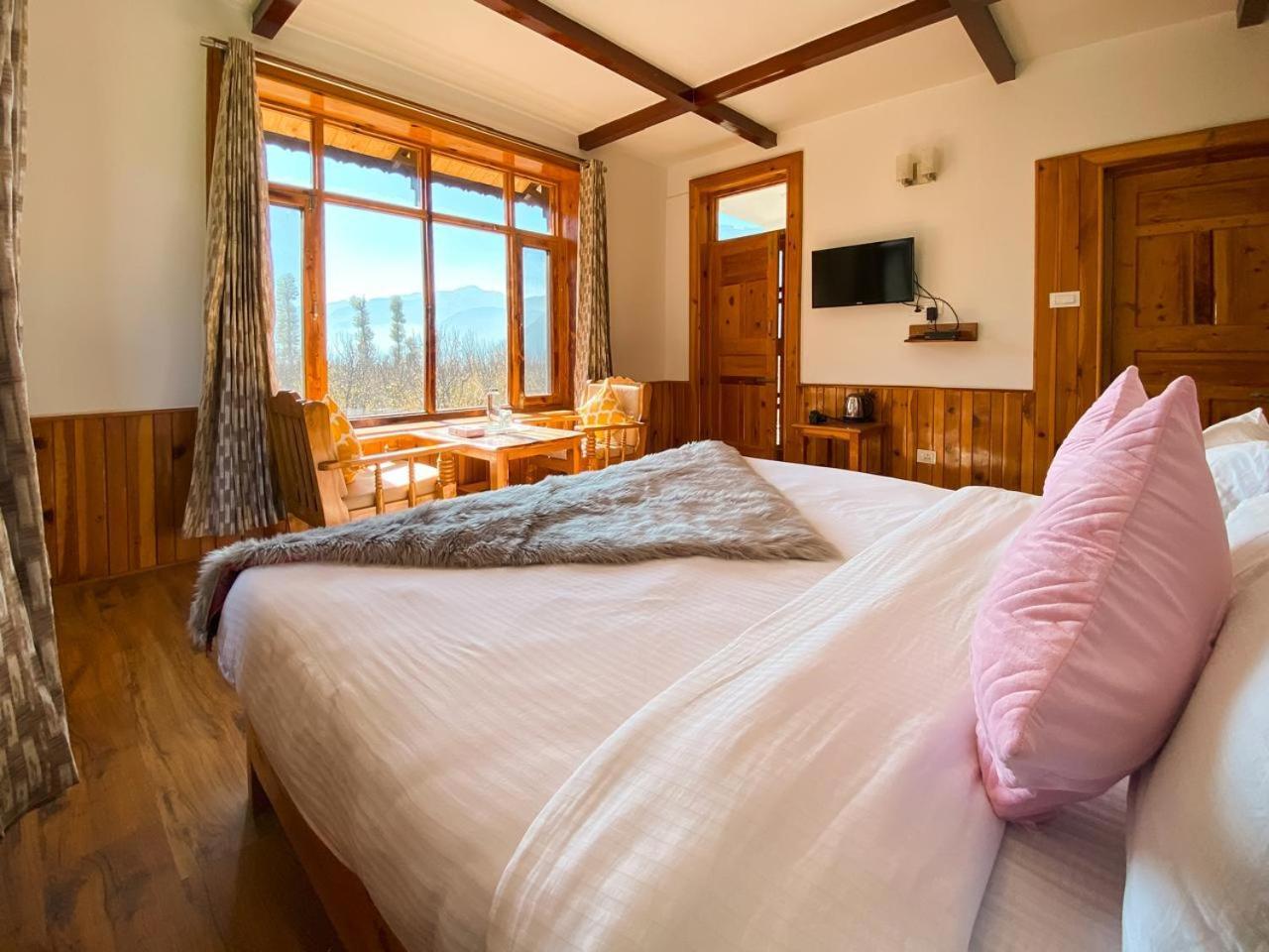 Manzar A Scenic Retreat 6br In Hotel