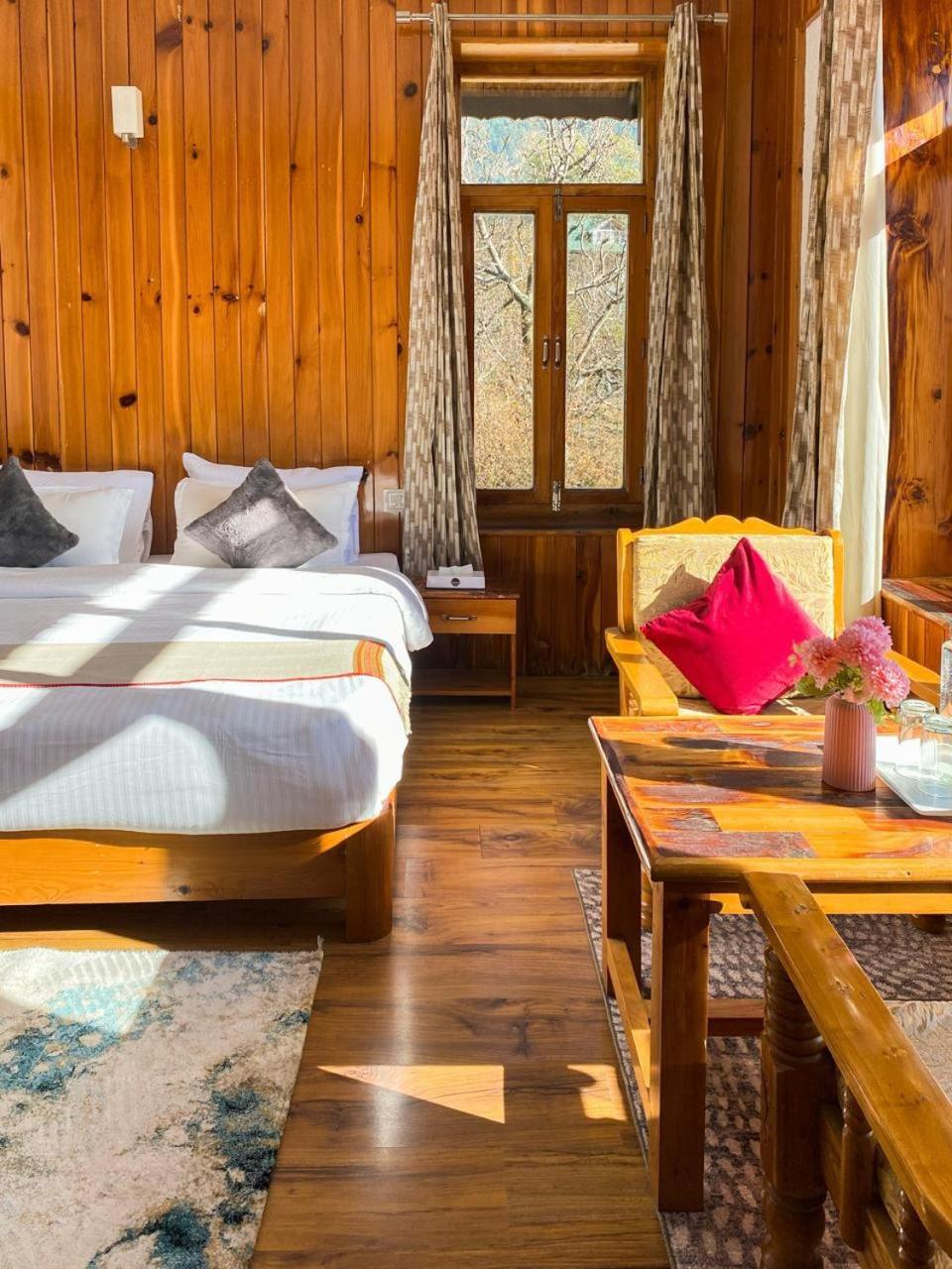 Manzar A Scenic Retreat 6br In Hotel Manali (Himachal Pradesh)