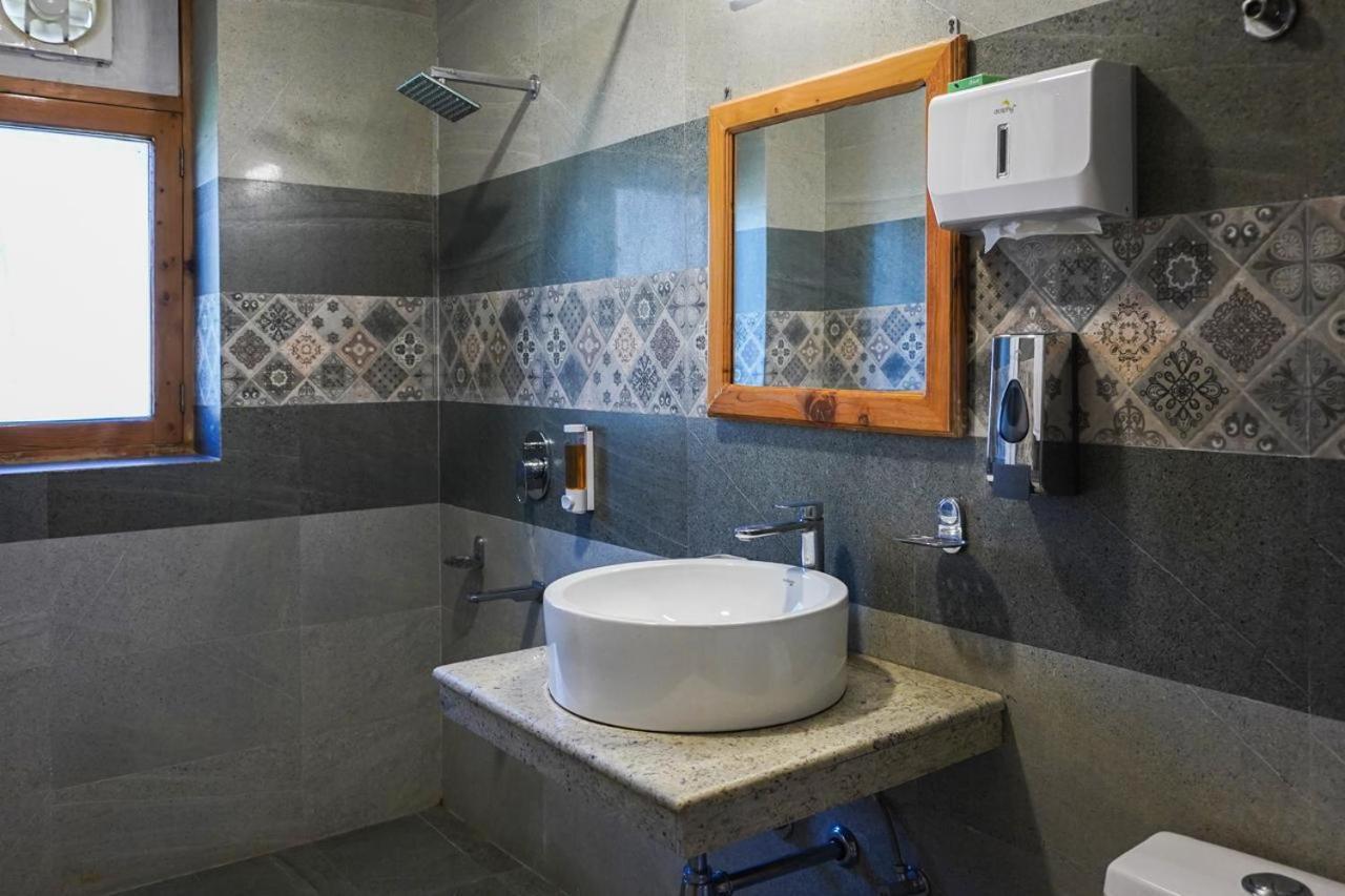 Manzar A Scenic Retreat 6br In Hotel Manali (Himachal Pradesh)