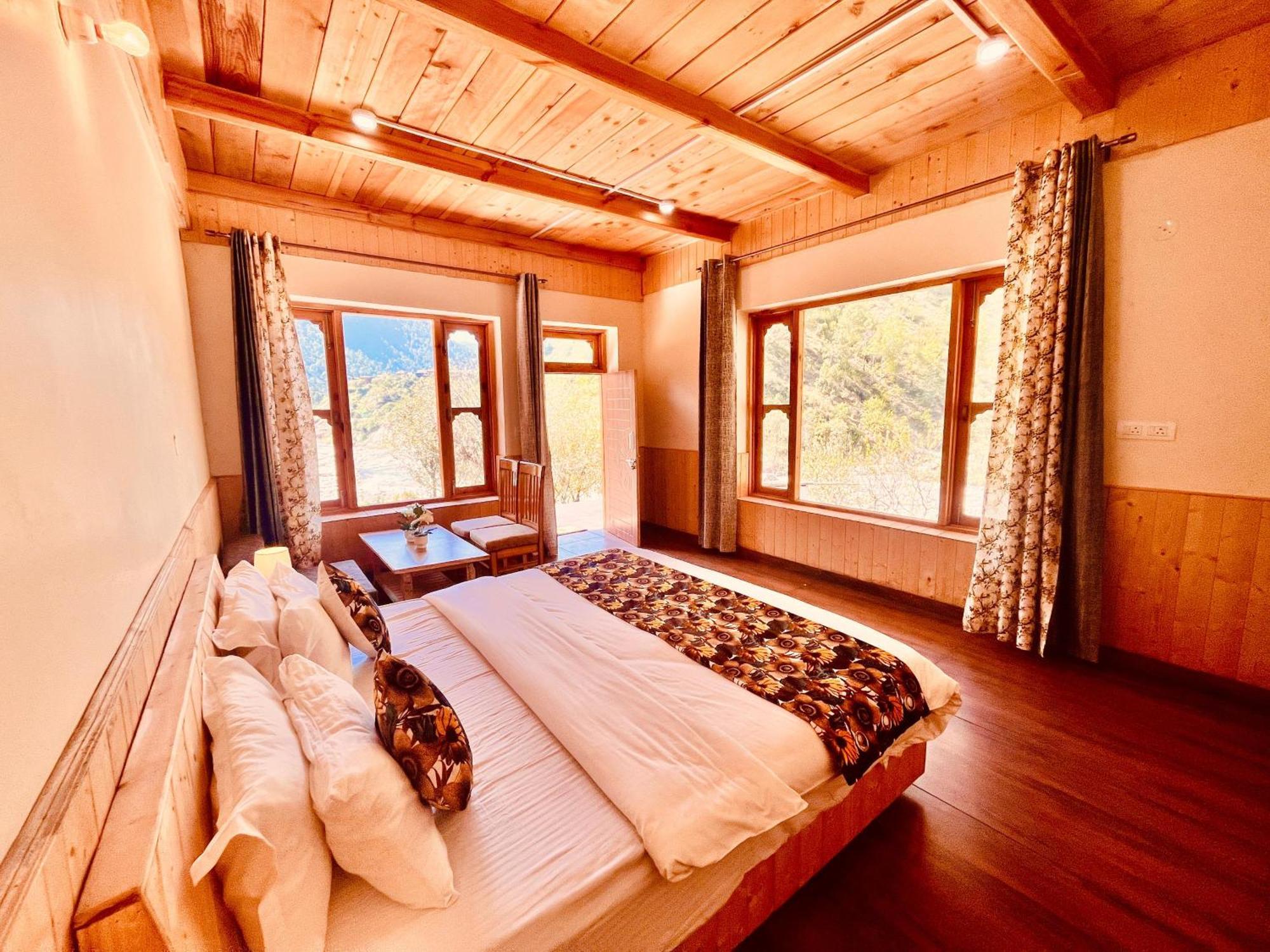 Himalayan Valley View Retreat - Selling Riverside In Hotel Manali (Himachal Pradesh)