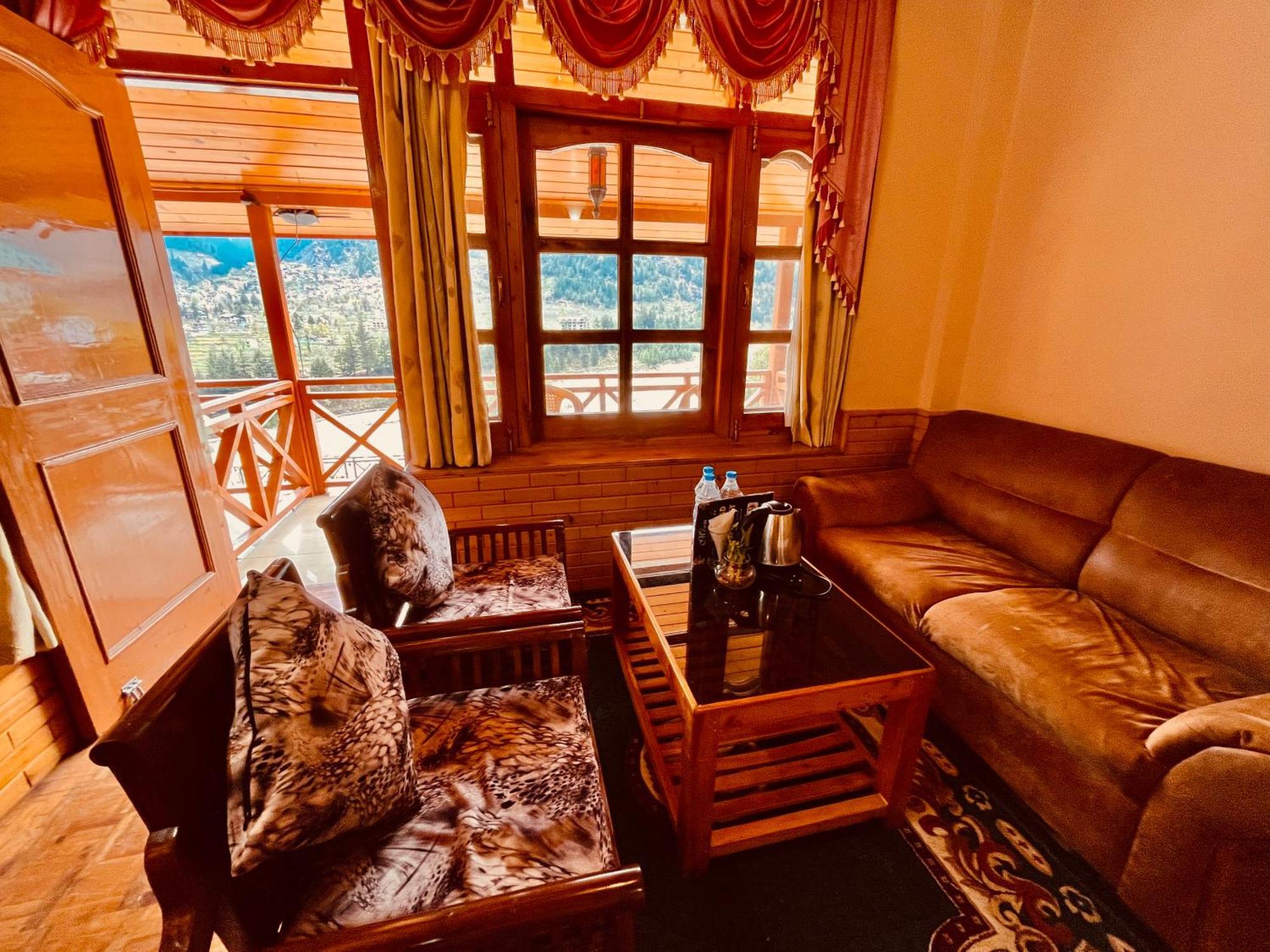 Hollywood - Scenic River & Mountain View With Premium Near Mall Road Hotel 4*