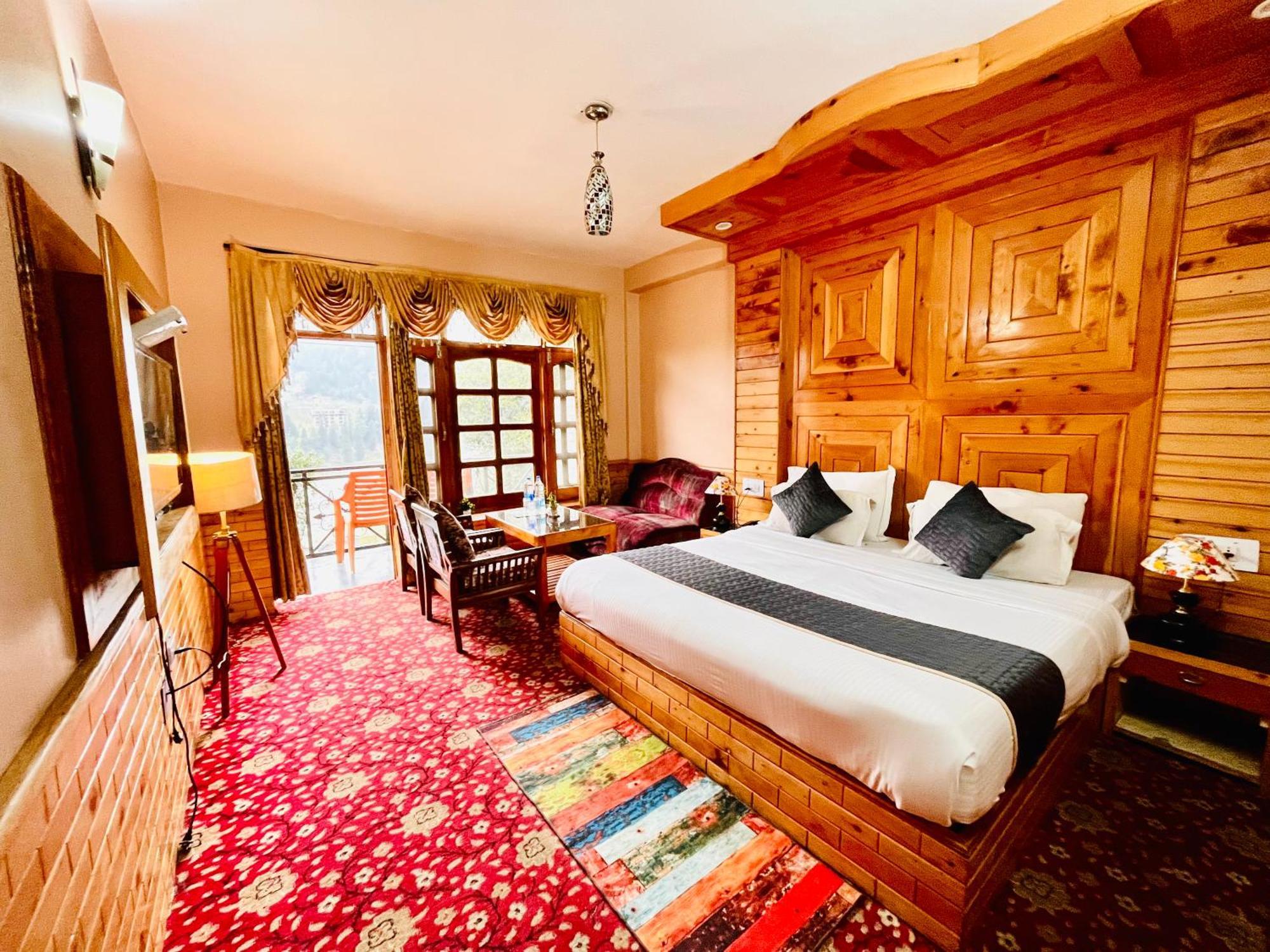 Hollywood - Scenic River & Mountain View With Premium Near Mall Road Hotel