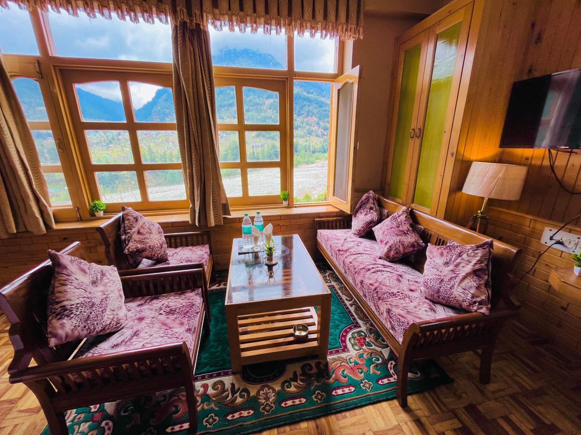 Hollywood - Scenic River & Mountain View With Premium Near Mall Road Hotel 4*