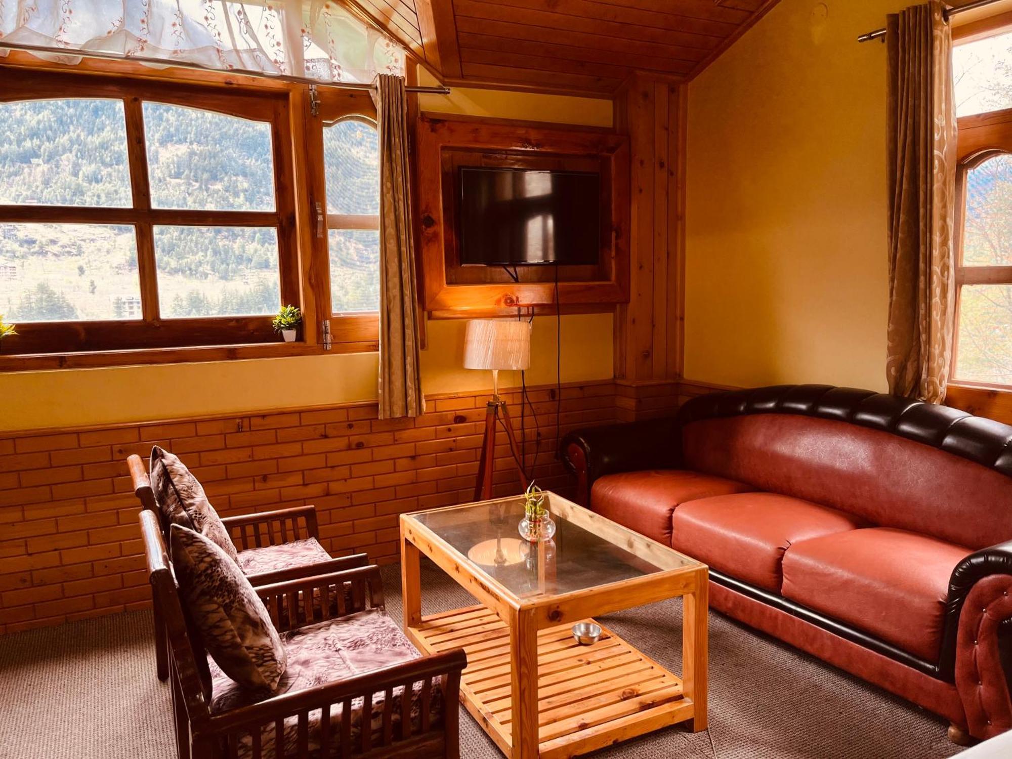 Hollywood - Scenic River & Mountain View With Premium Near Mall Road 4*