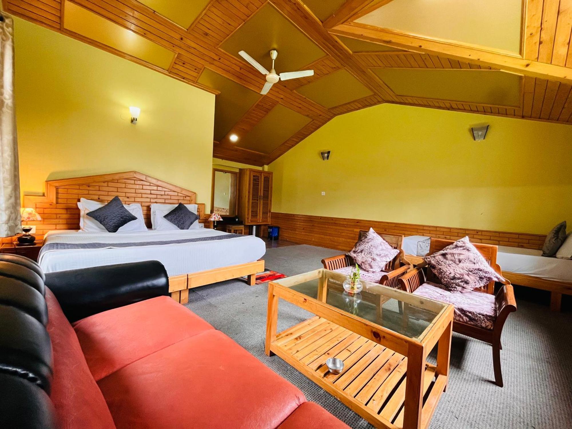 Hollywood - Scenic River & Mountain View With Premium Near Mall Road Hotel