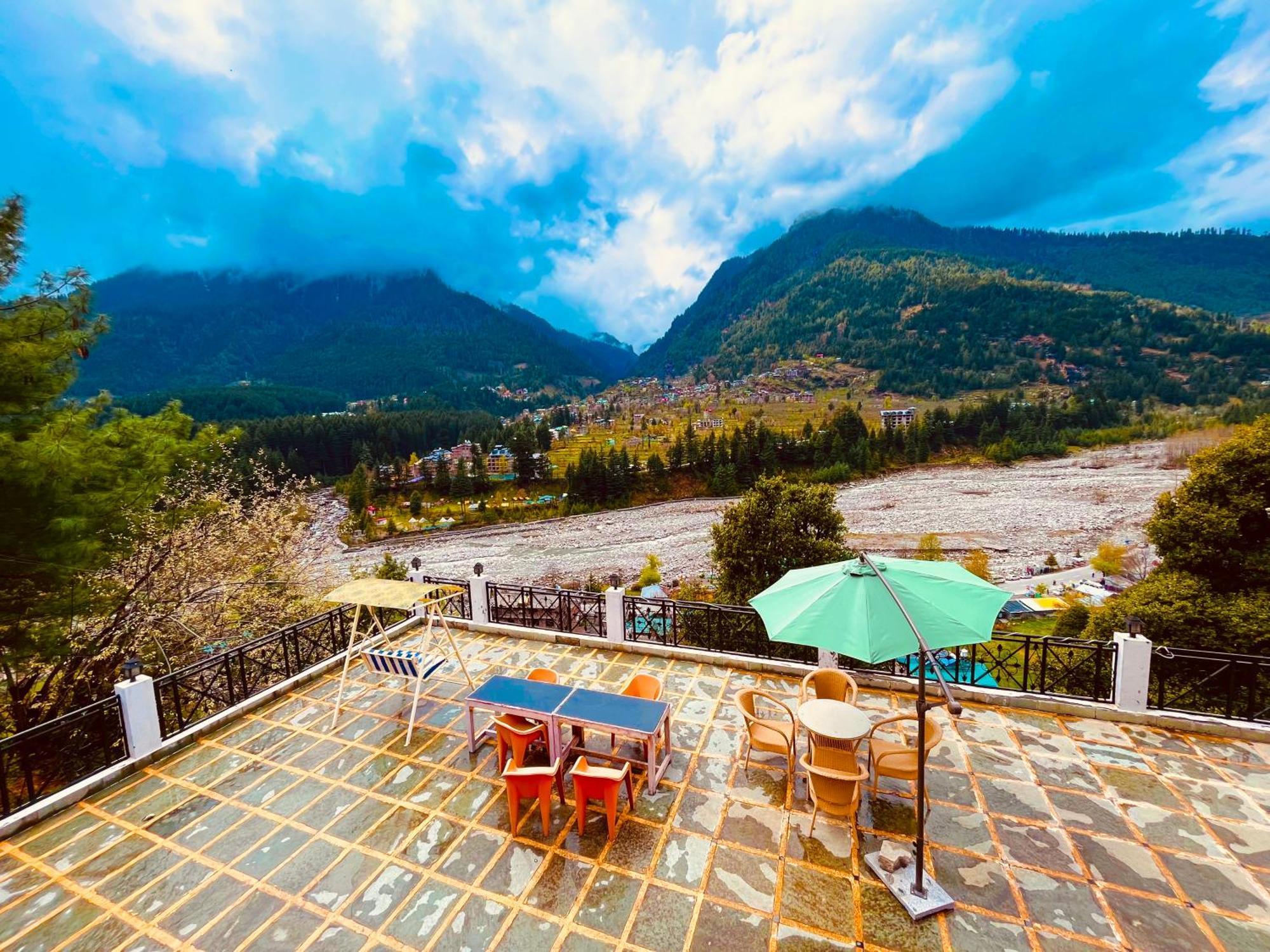 Hollywood - Scenic River & Mountain View With Premium Near Mall Road