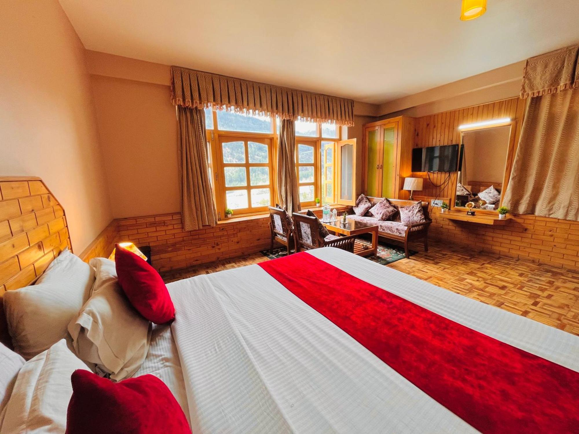 Hollywood - Scenic River & Mountain View With Premium Near Mall Road Manali (Himachal Pradesh)