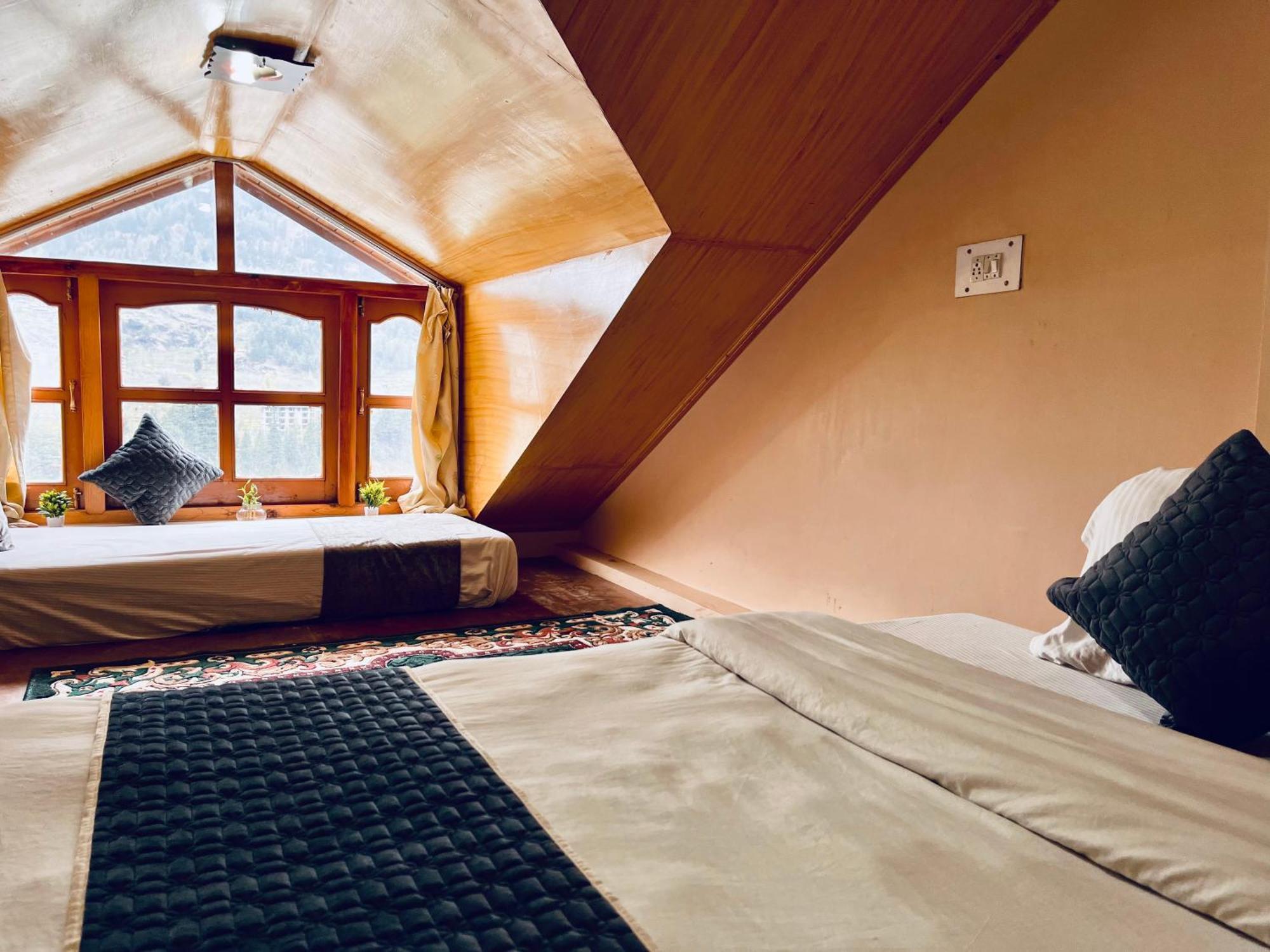 Hollywood - Scenic River & Mountain View With Premium Near Mall Road Manali (Himachal Pradesh)