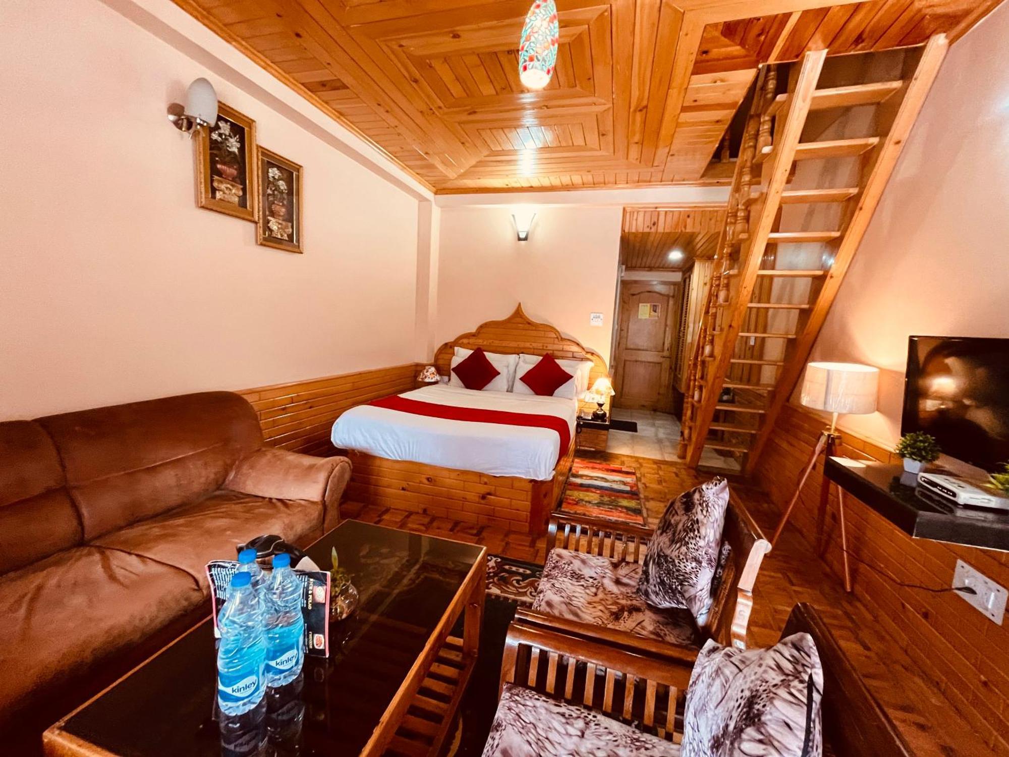 Hollywood - Scenic River & Mountain View With Premium Near Mall Road Hotel Manali (Himachal Pradesh)