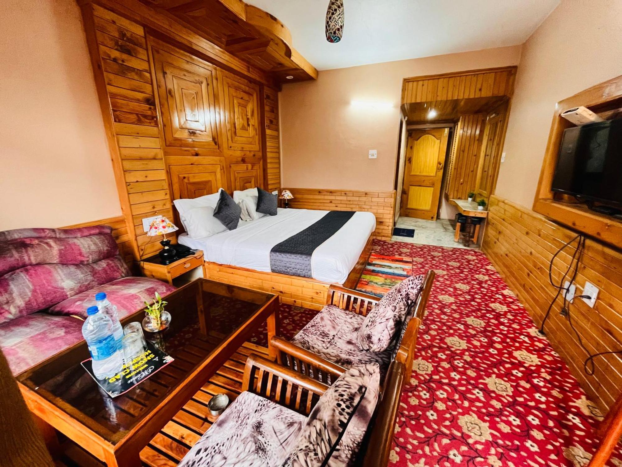 Hollywood - Scenic River & Mountain View With Premium Near Mall Road 4*