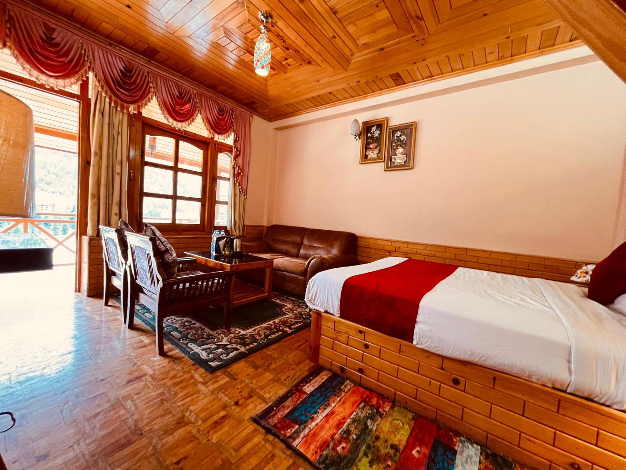 Hollywood - Scenic River & Mountain View With Premium Near Mall Road 4* Manali (Himachal Pradesh)