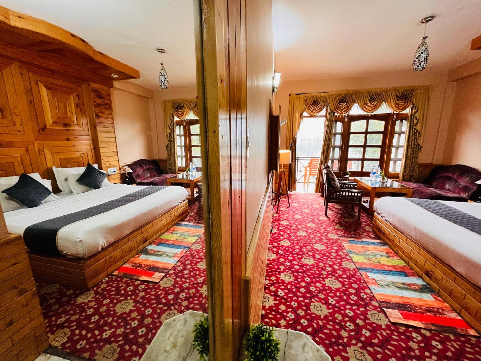 Hotel Hollywood - Scenic River & Mountain View With Premium Near Mall Road Manali (Himachal Pradesh)